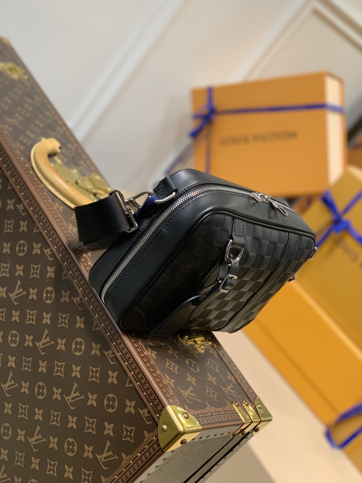 LV gallery