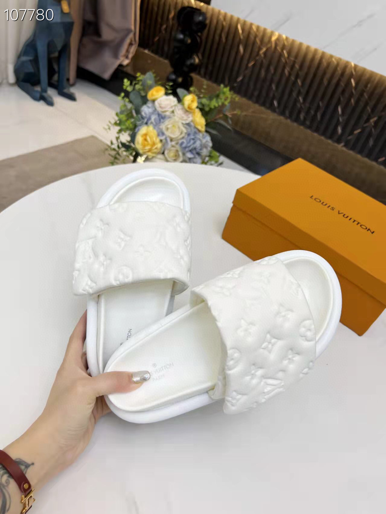 LV gallery