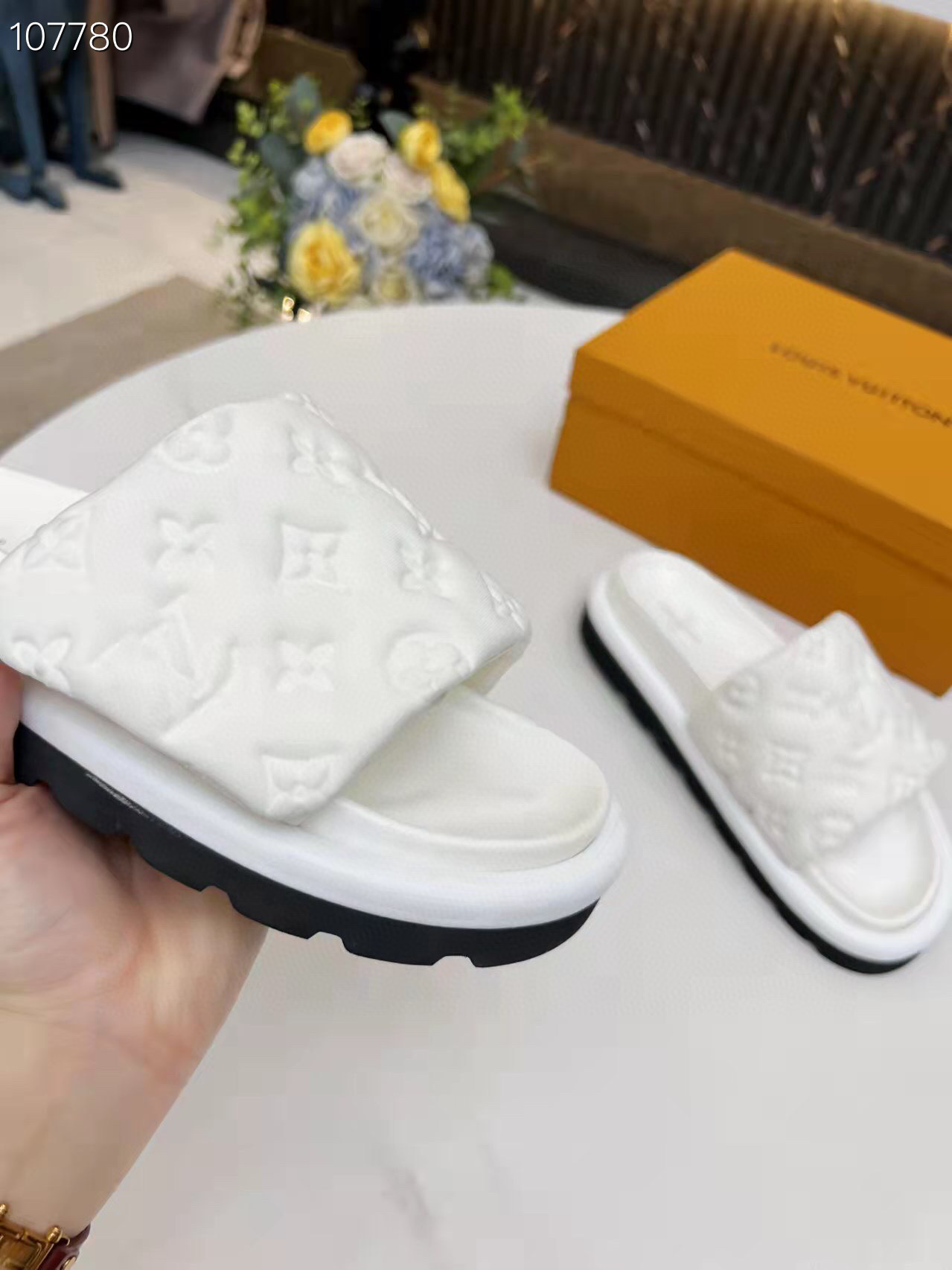 LV gallery