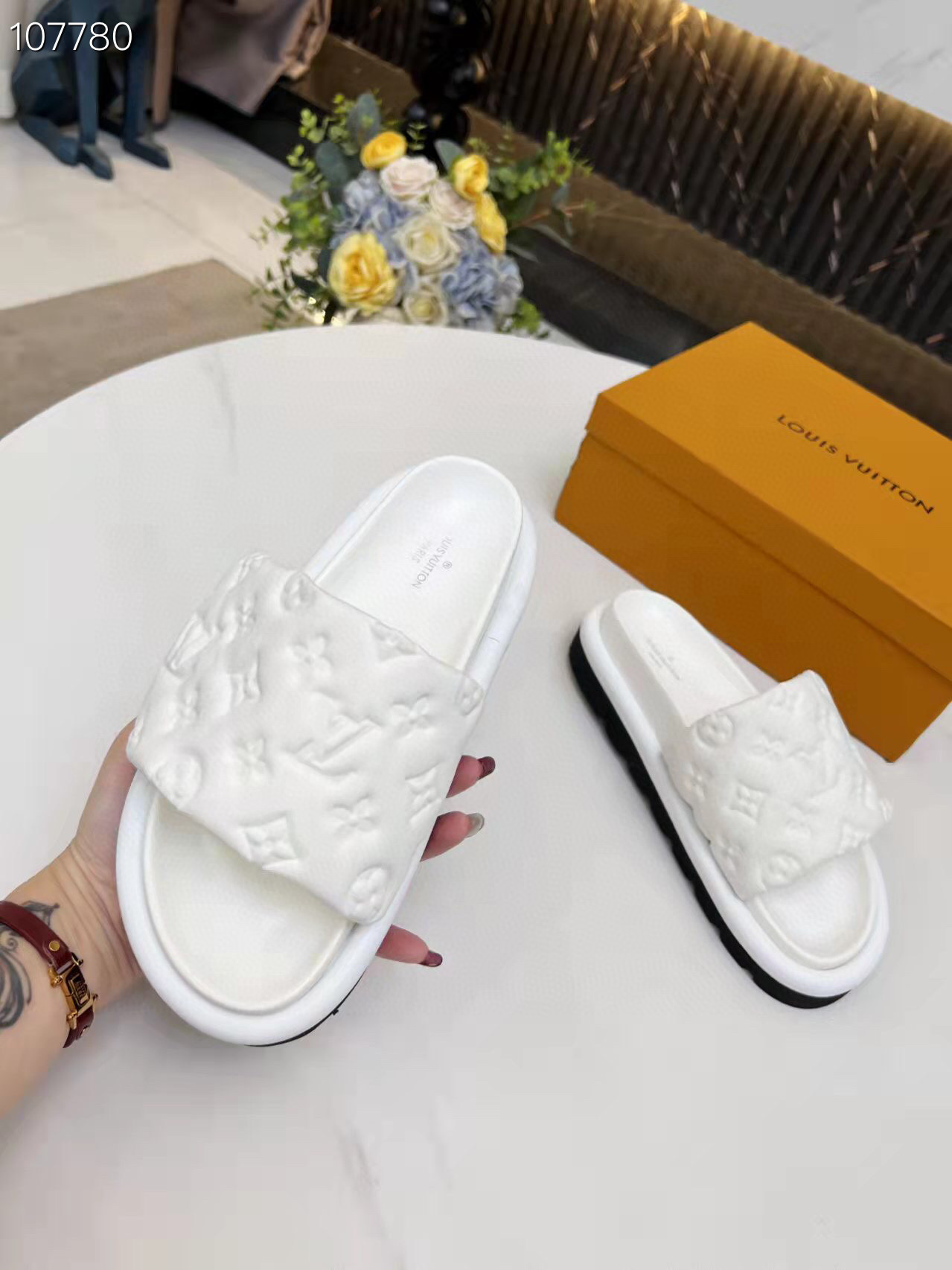 LV gallery