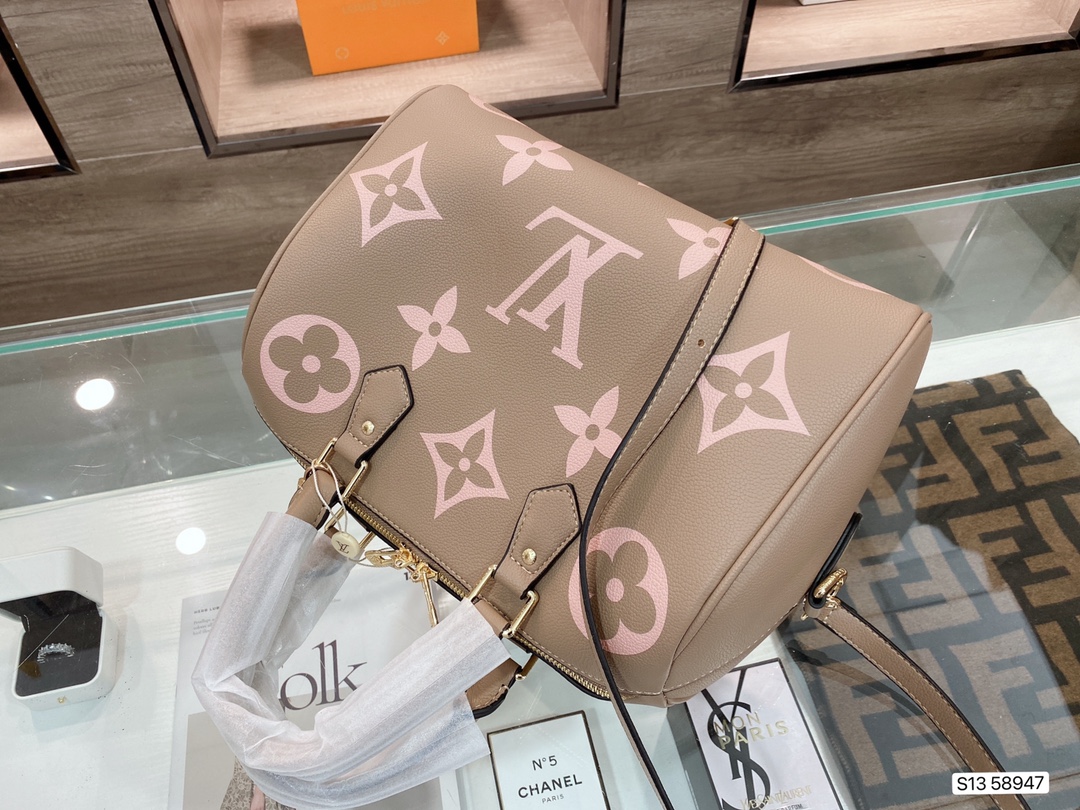 LV gallery