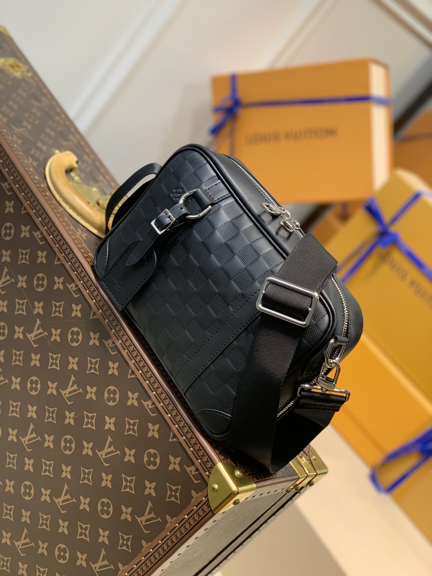LV gallery