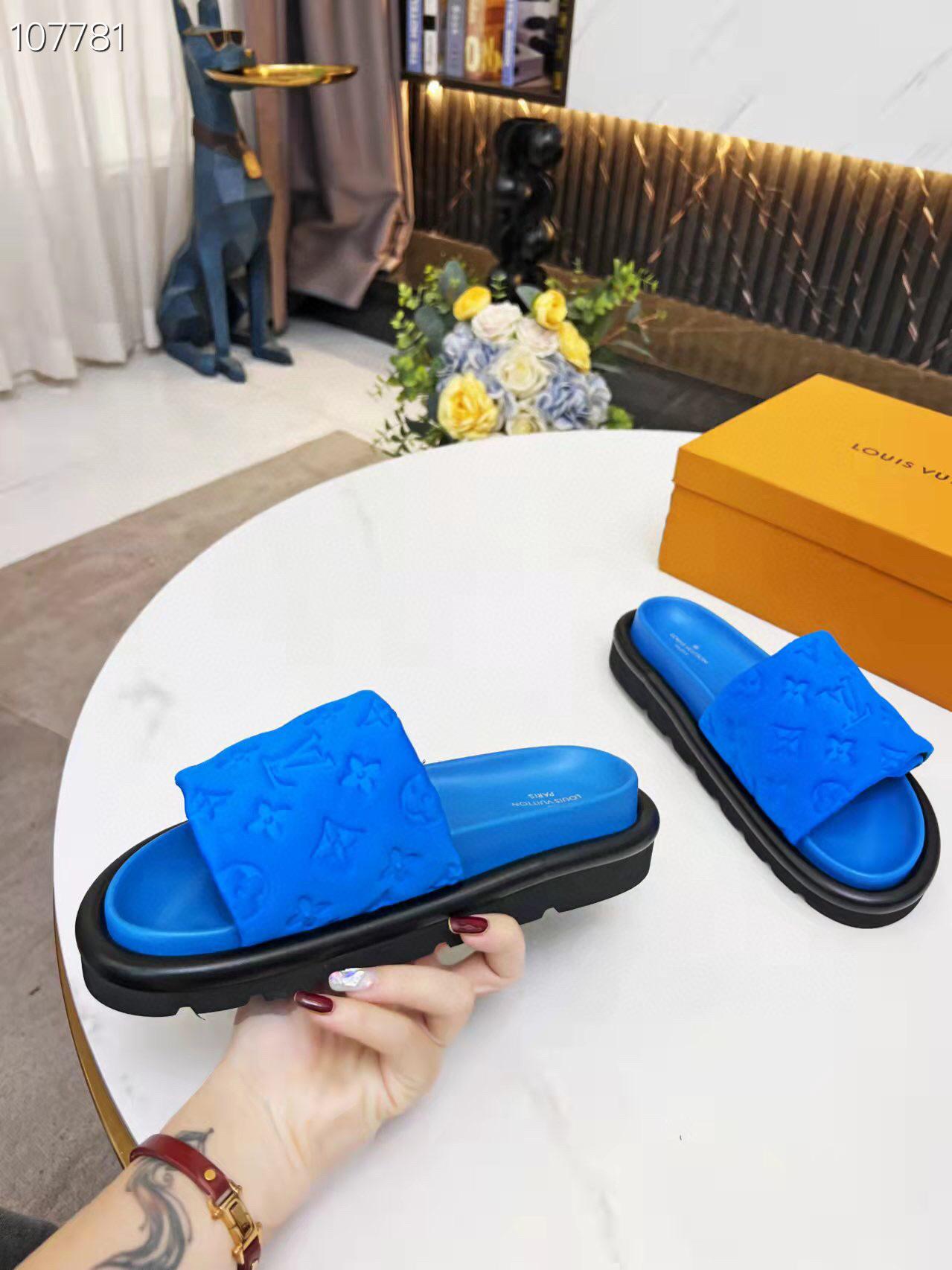 LV gallery
