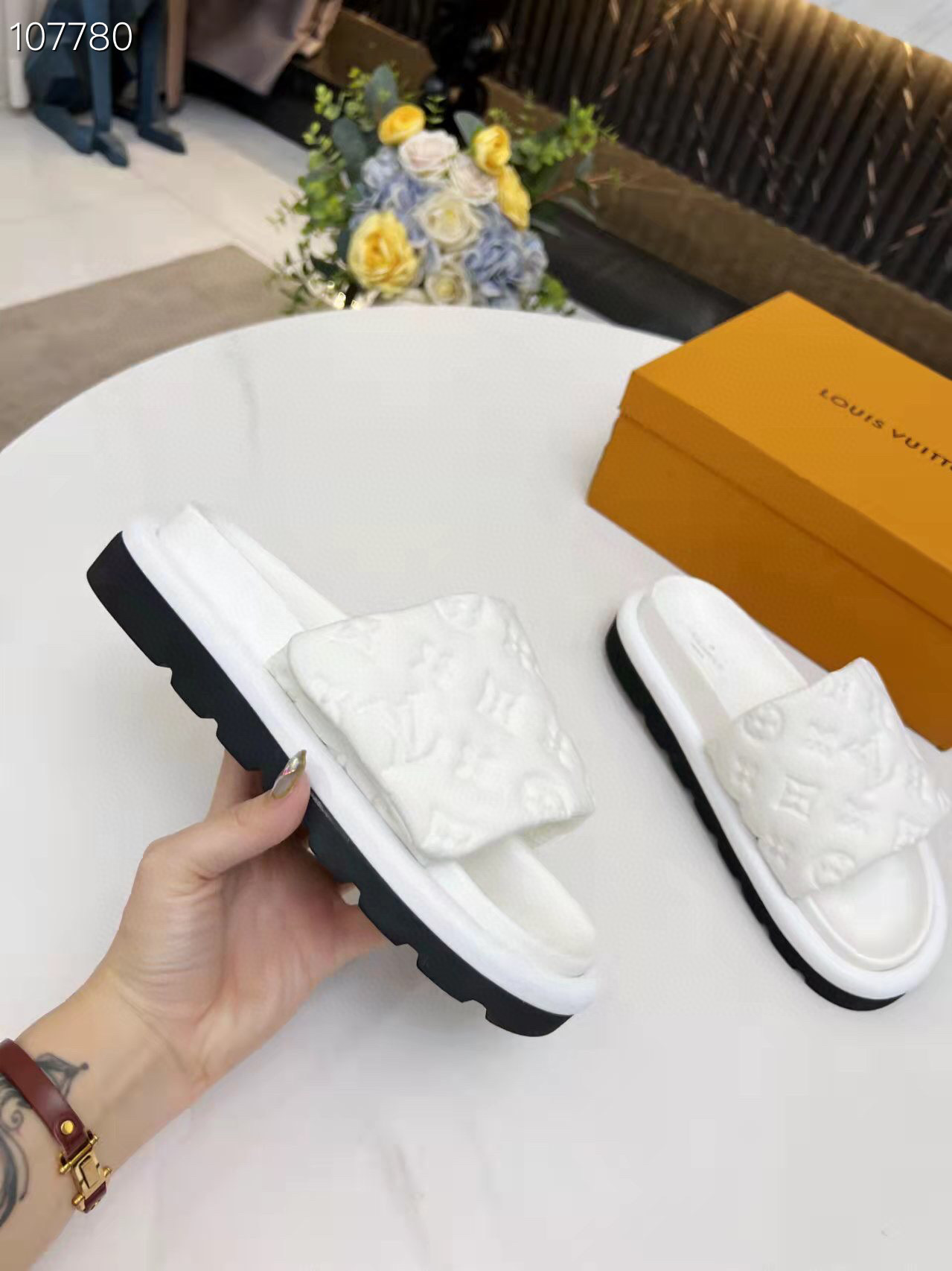 LV gallery
