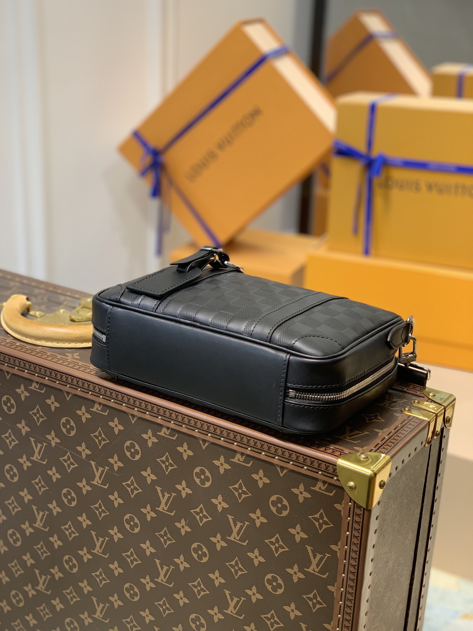 LV gallery