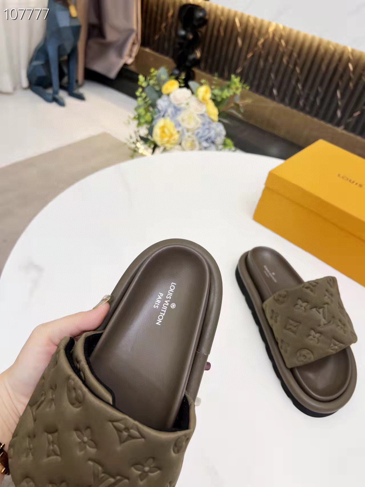 LV gallery