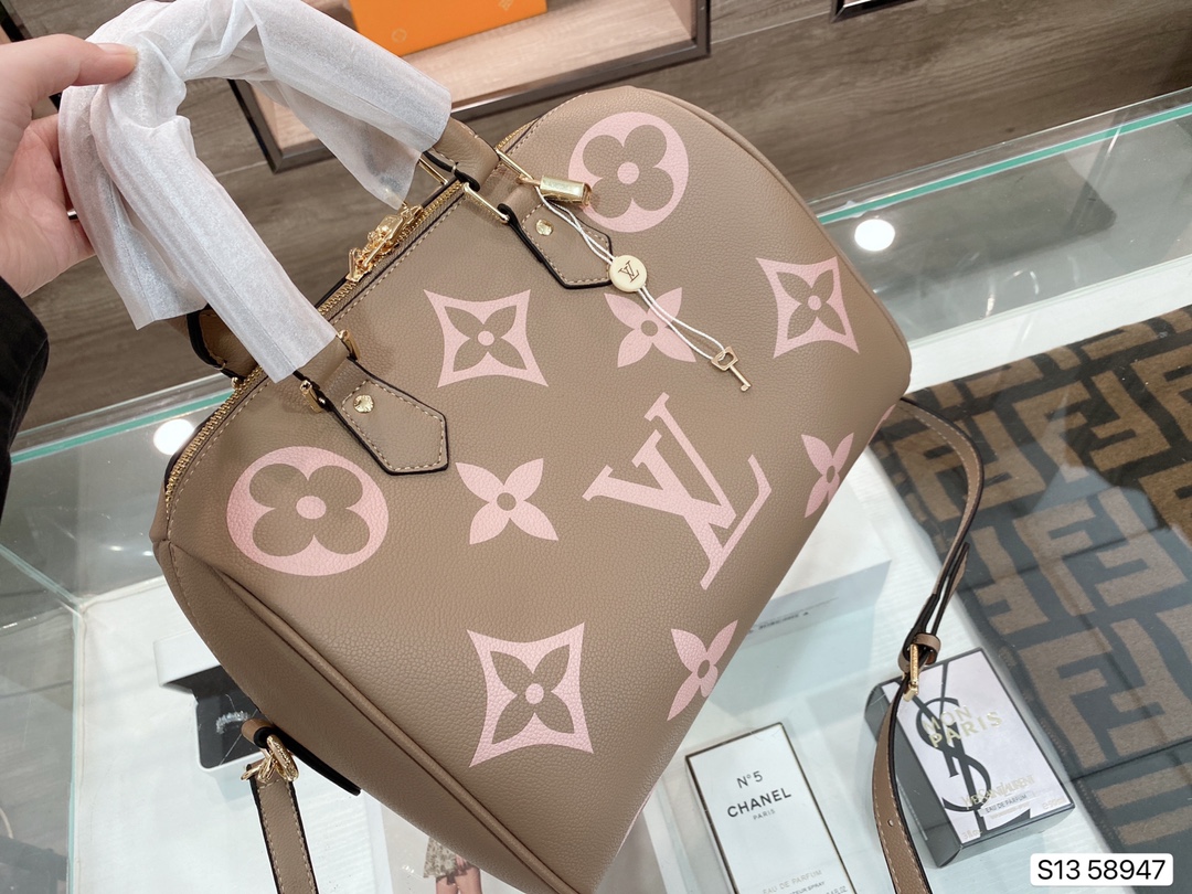 LV gallery