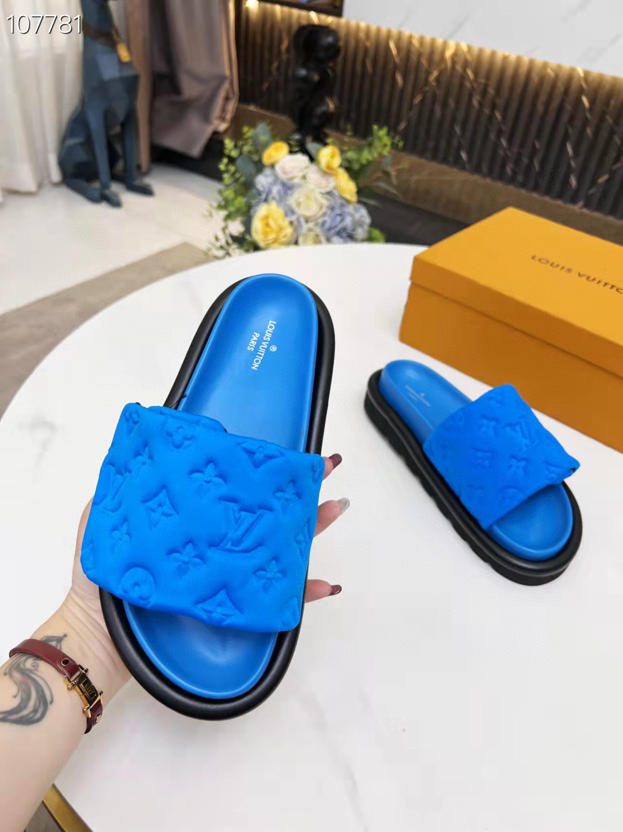 LV gallery
