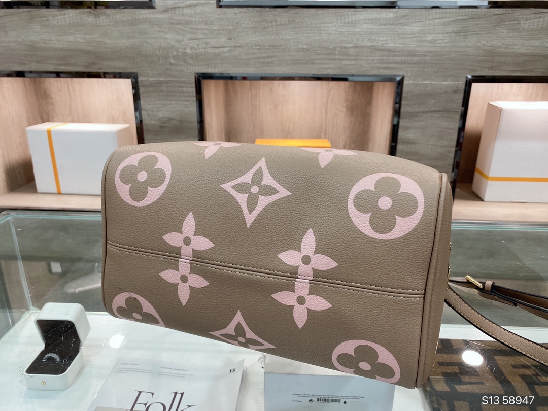 LV gallery