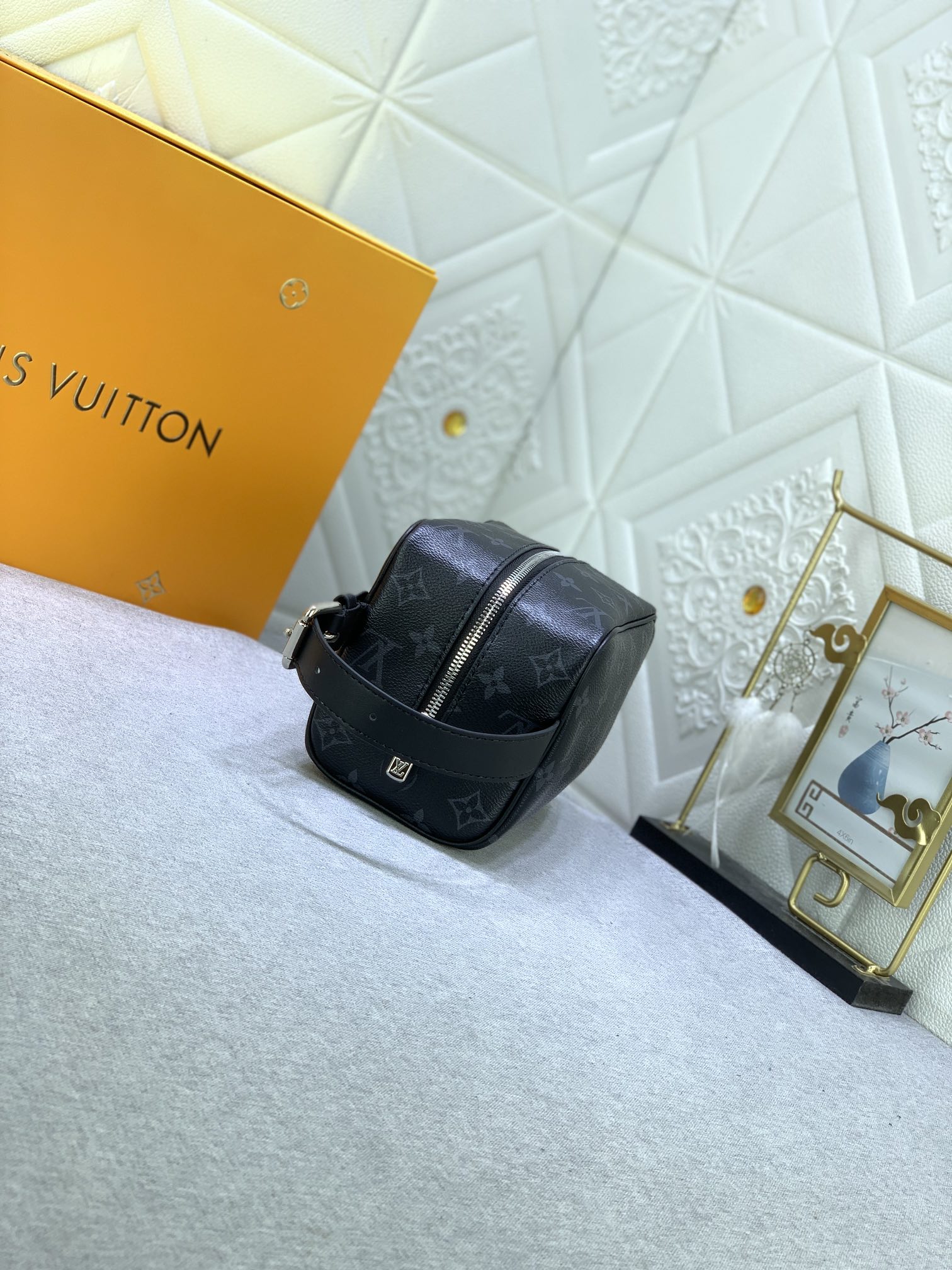 LV gallery