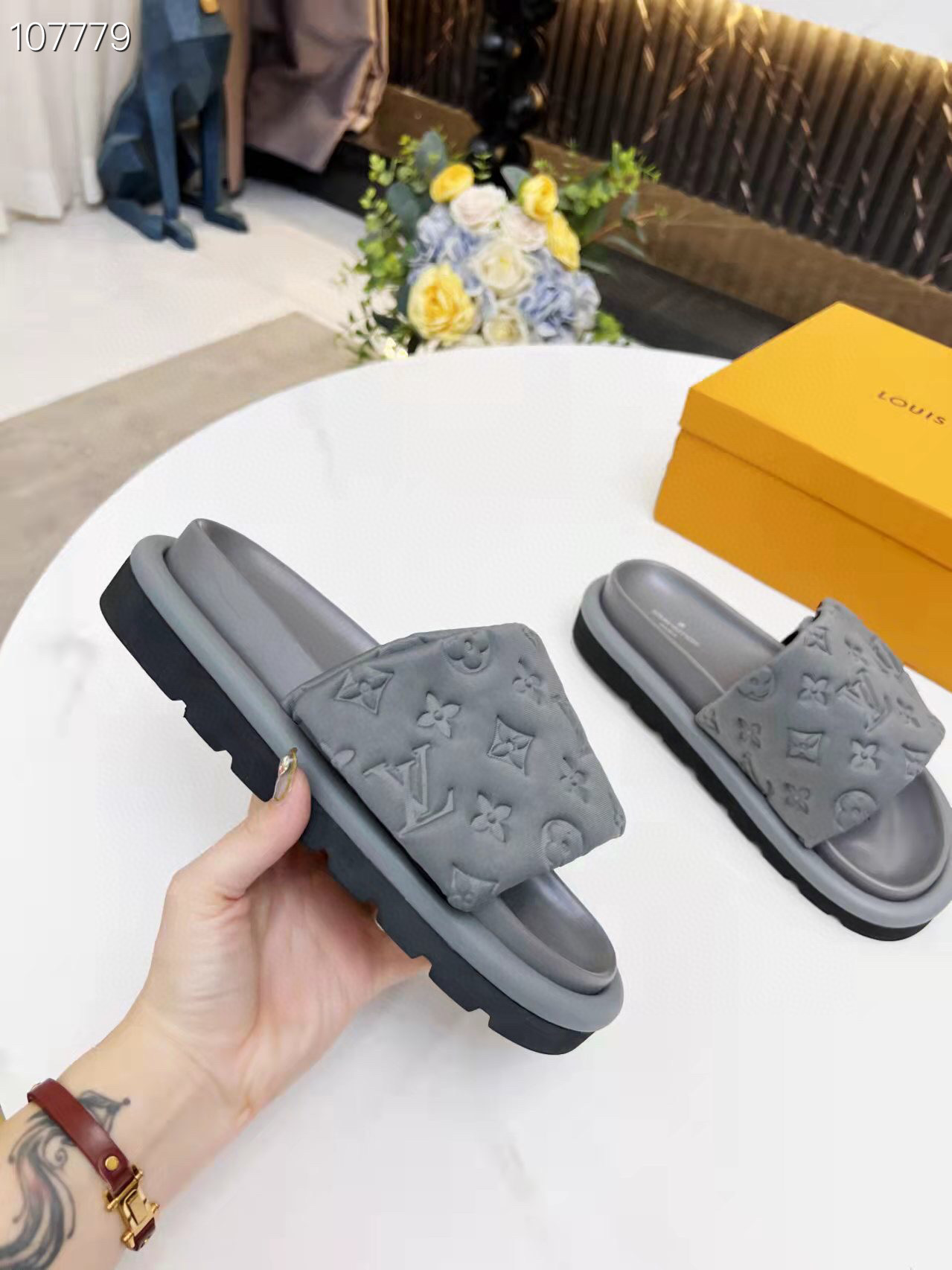 LV gallery