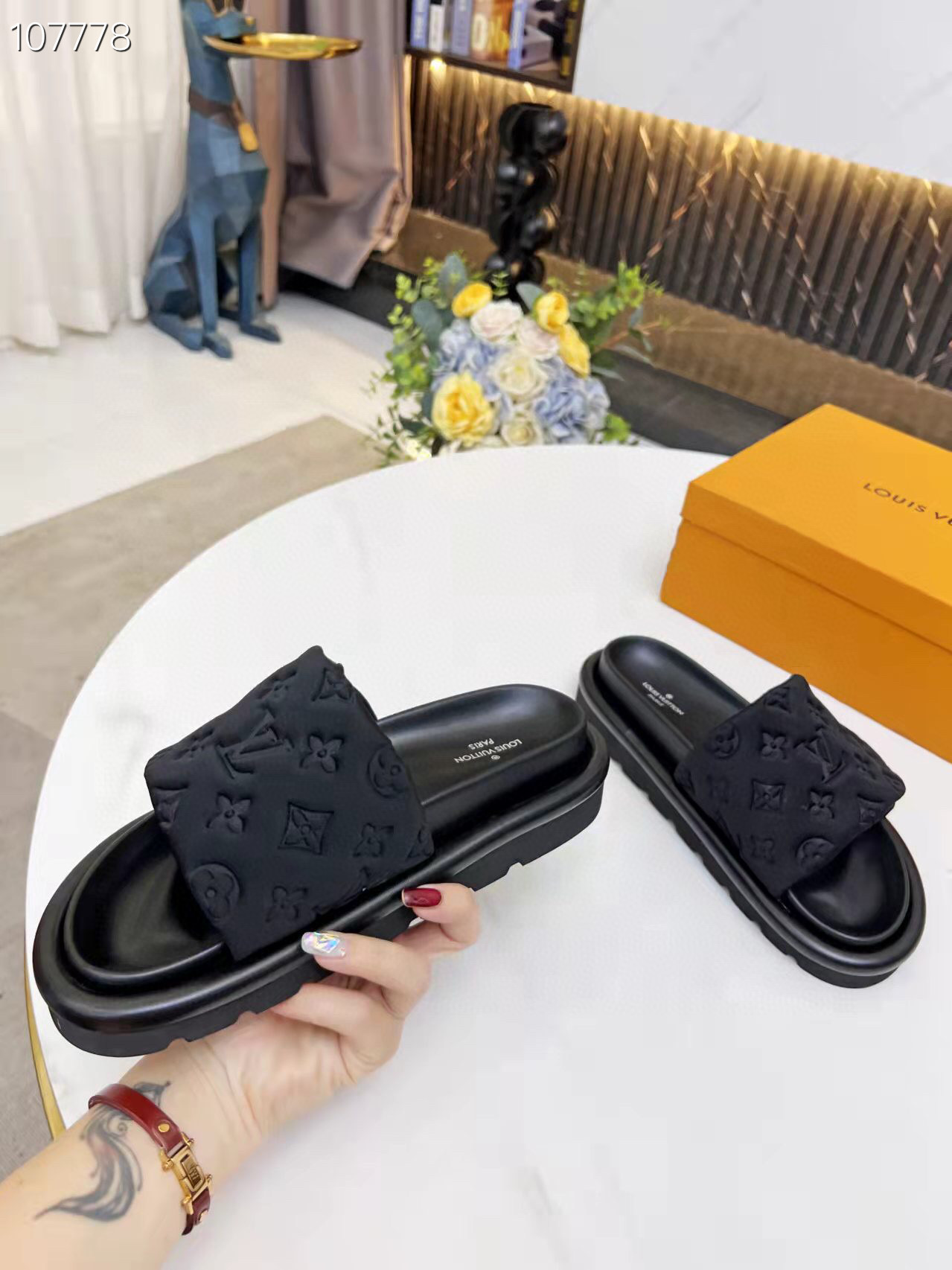 LV gallery