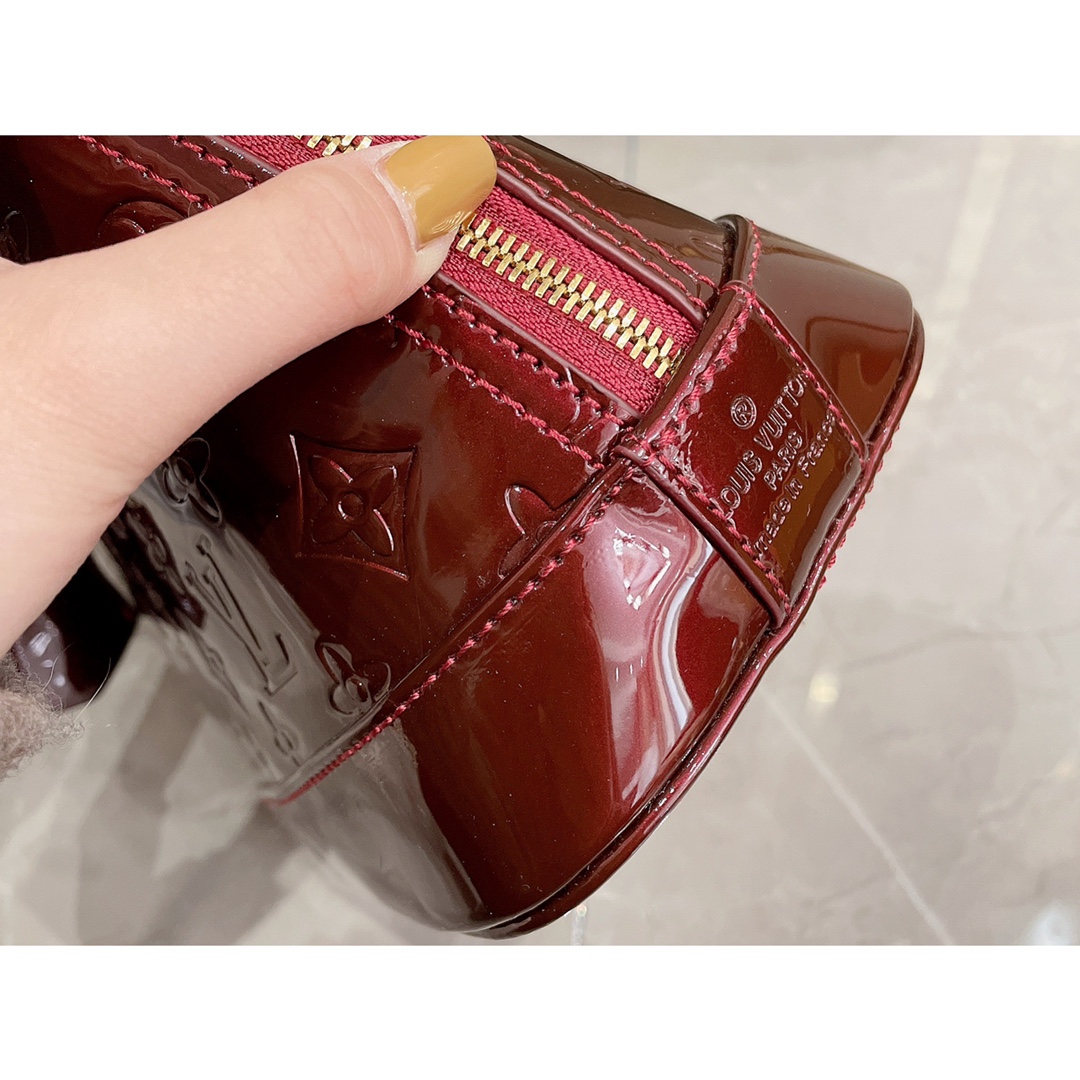 LV gallery