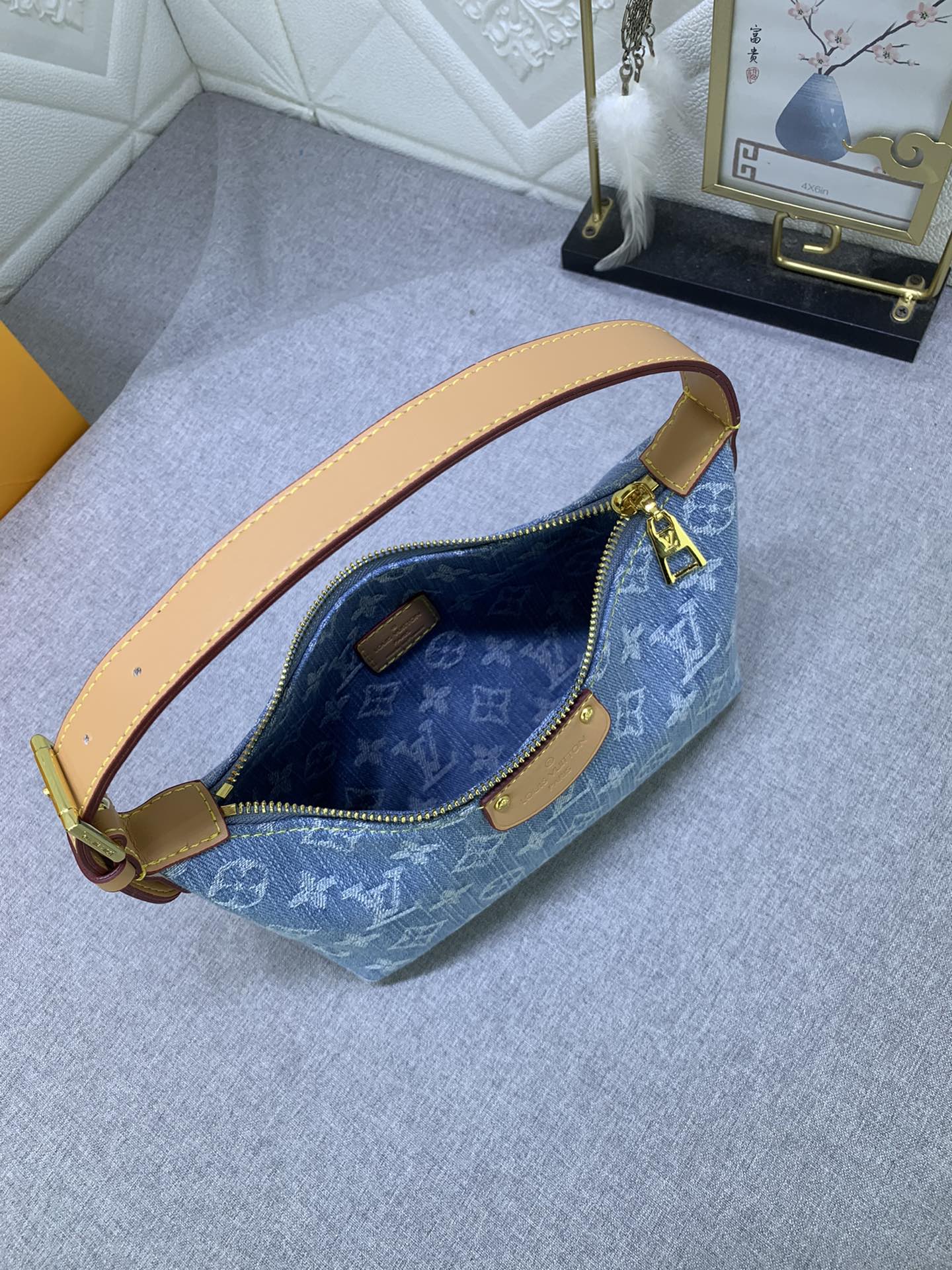 LV gallery