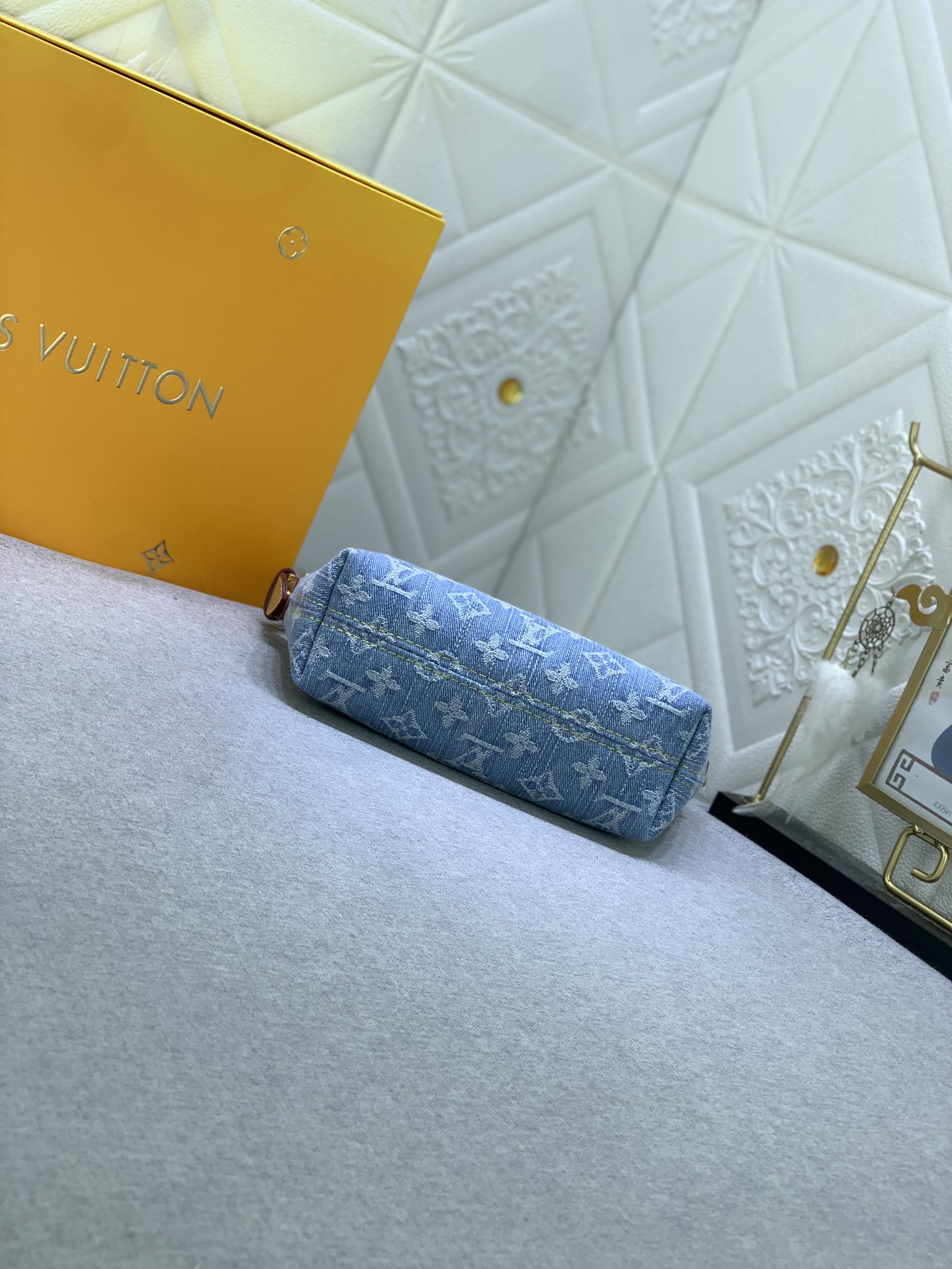 LV gallery