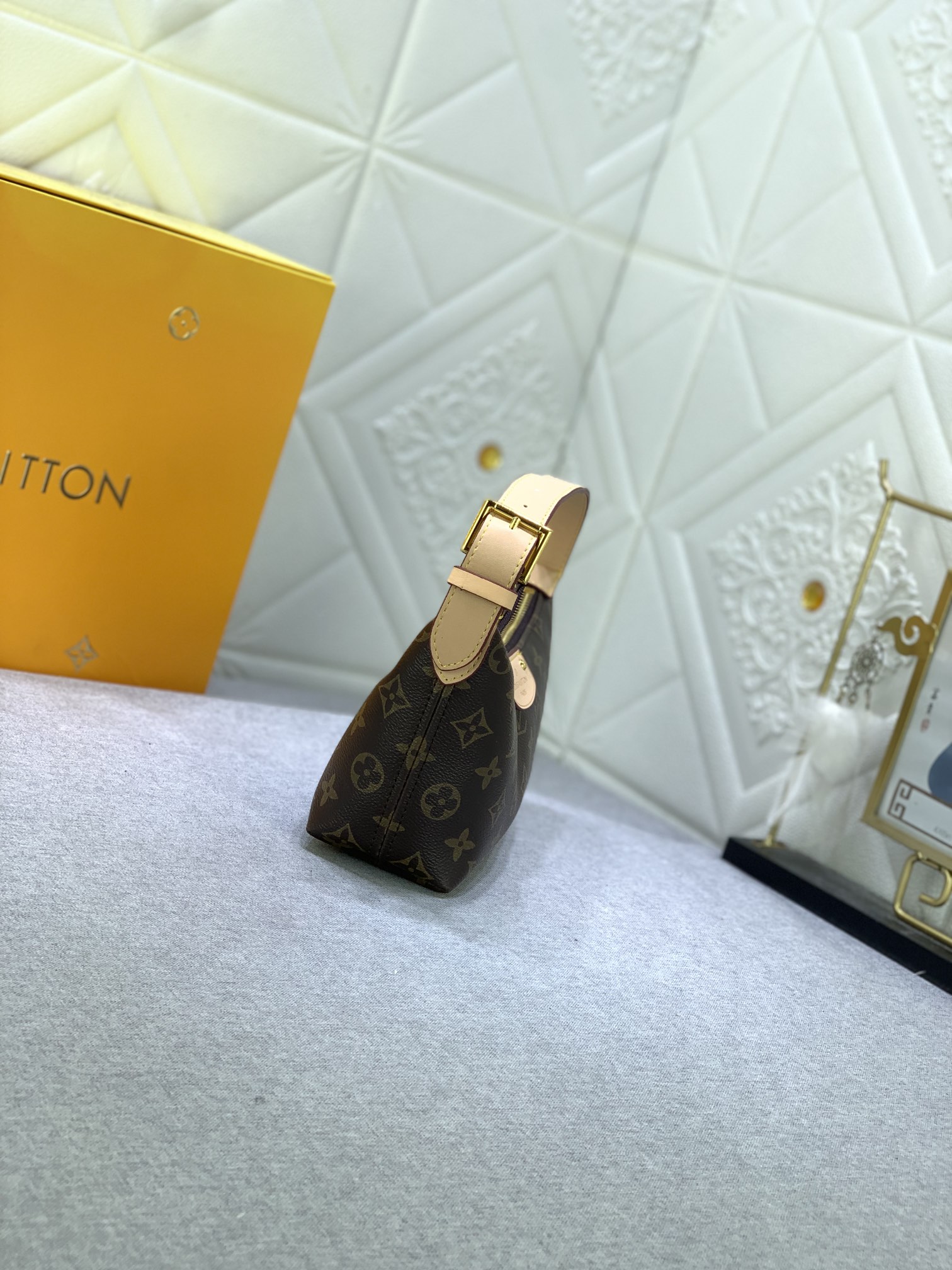 LV gallery