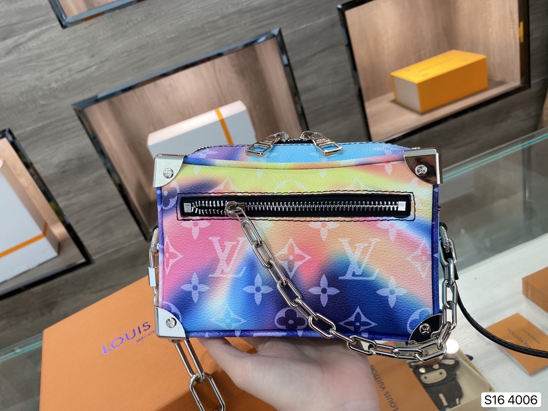 LV gallery