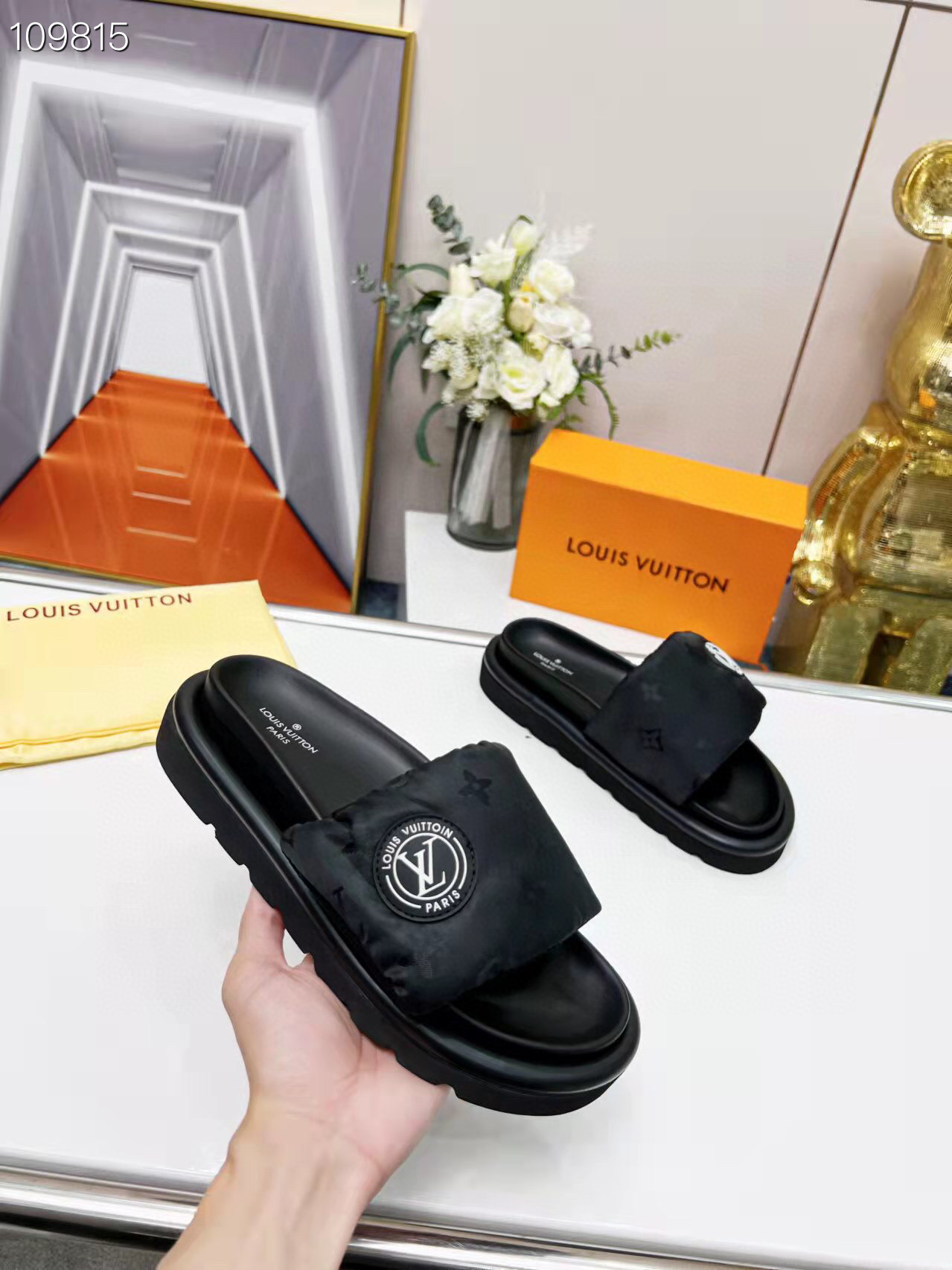 LV gallery