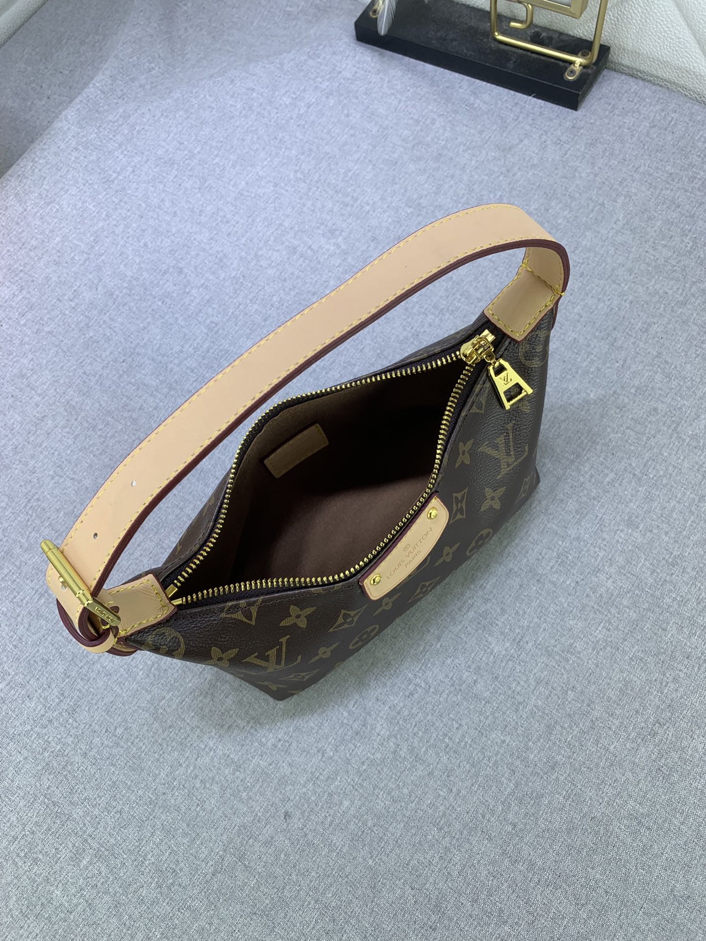 LV gallery