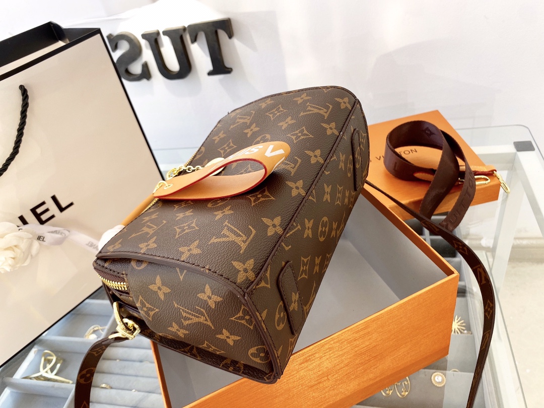 LV gallery
