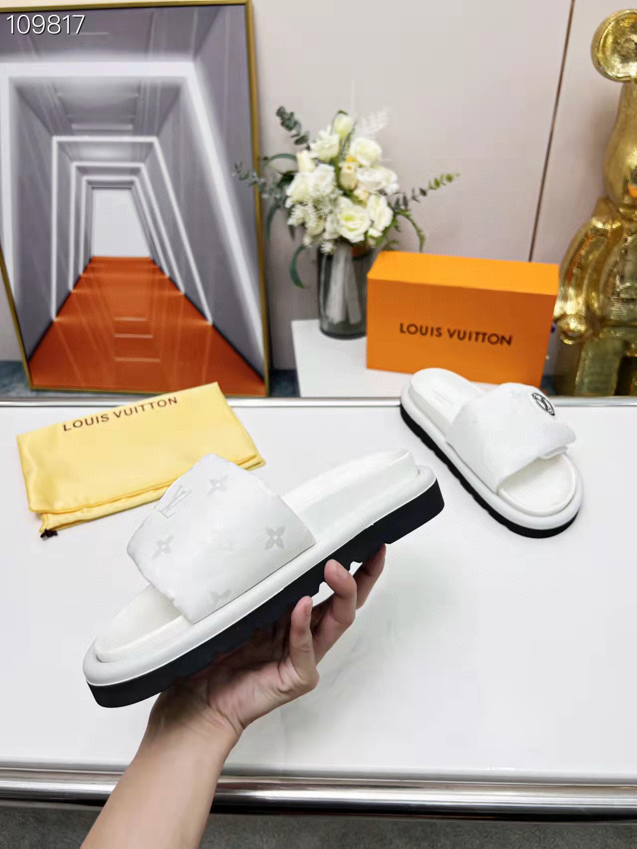 LV gallery