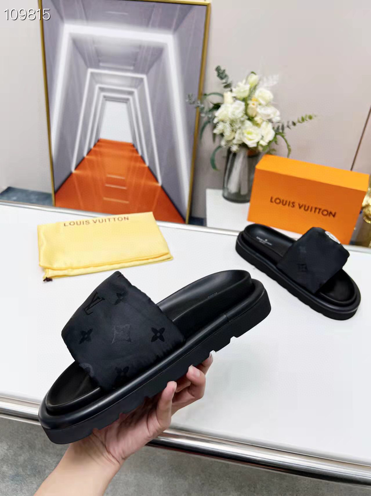 LV gallery