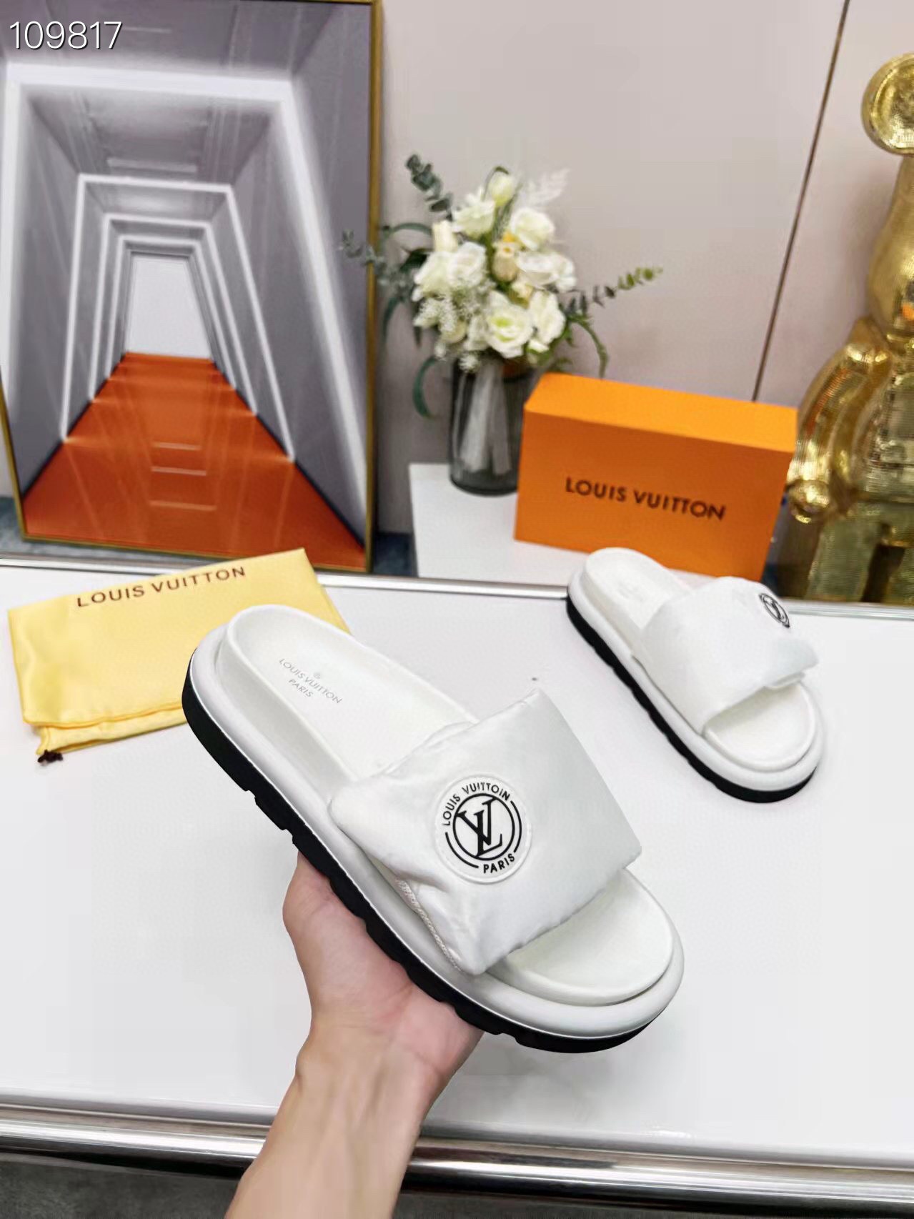 LV gallery