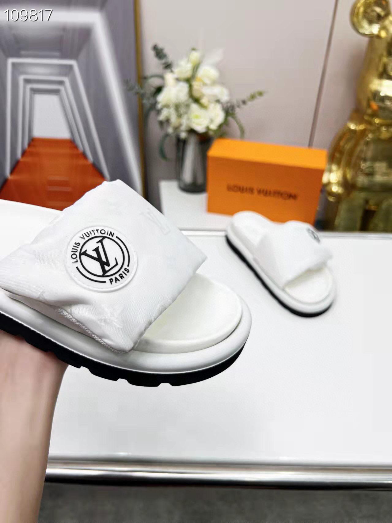 LV gallery