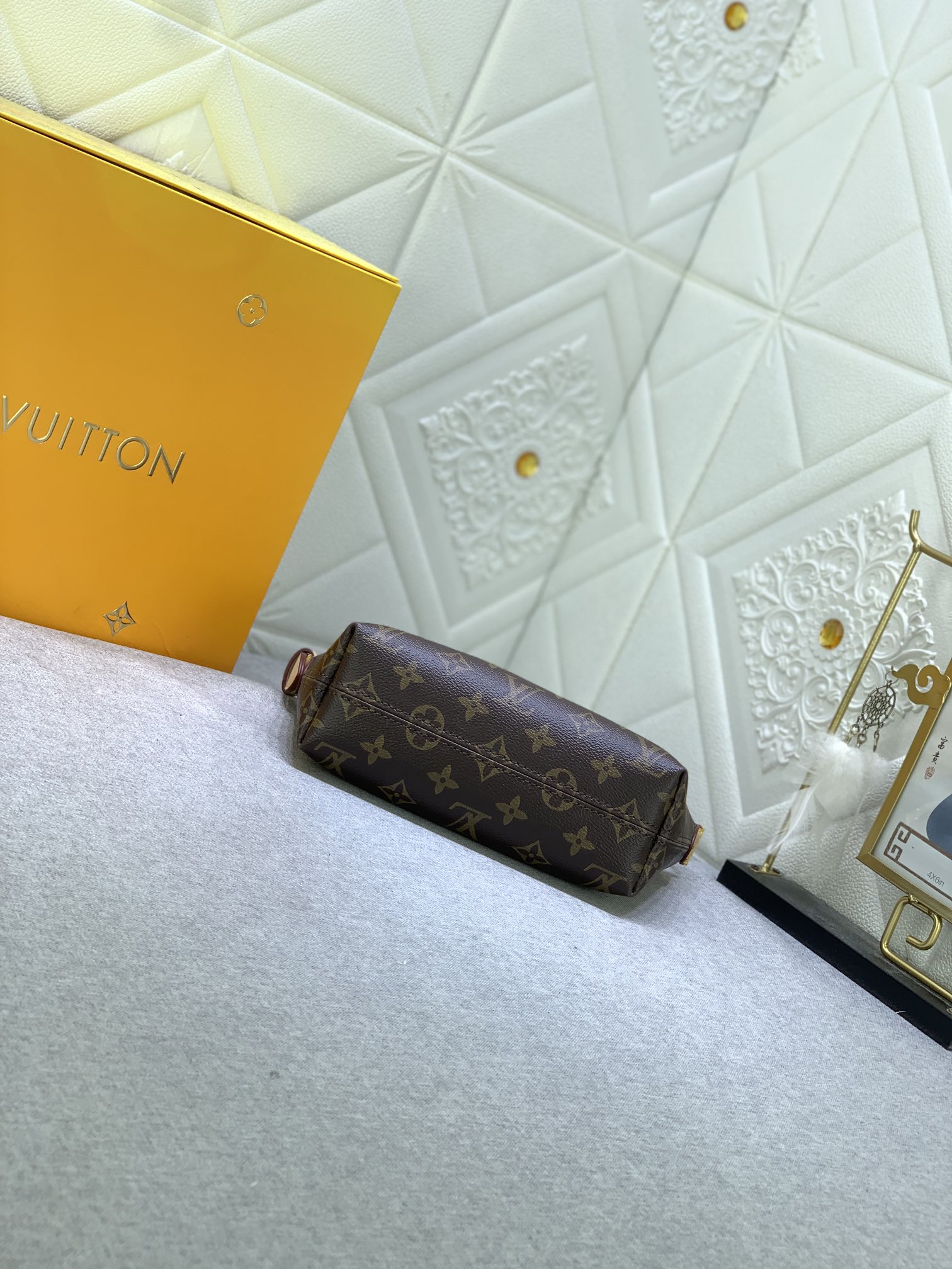 LV gallery