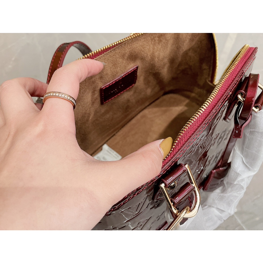 LV gallery