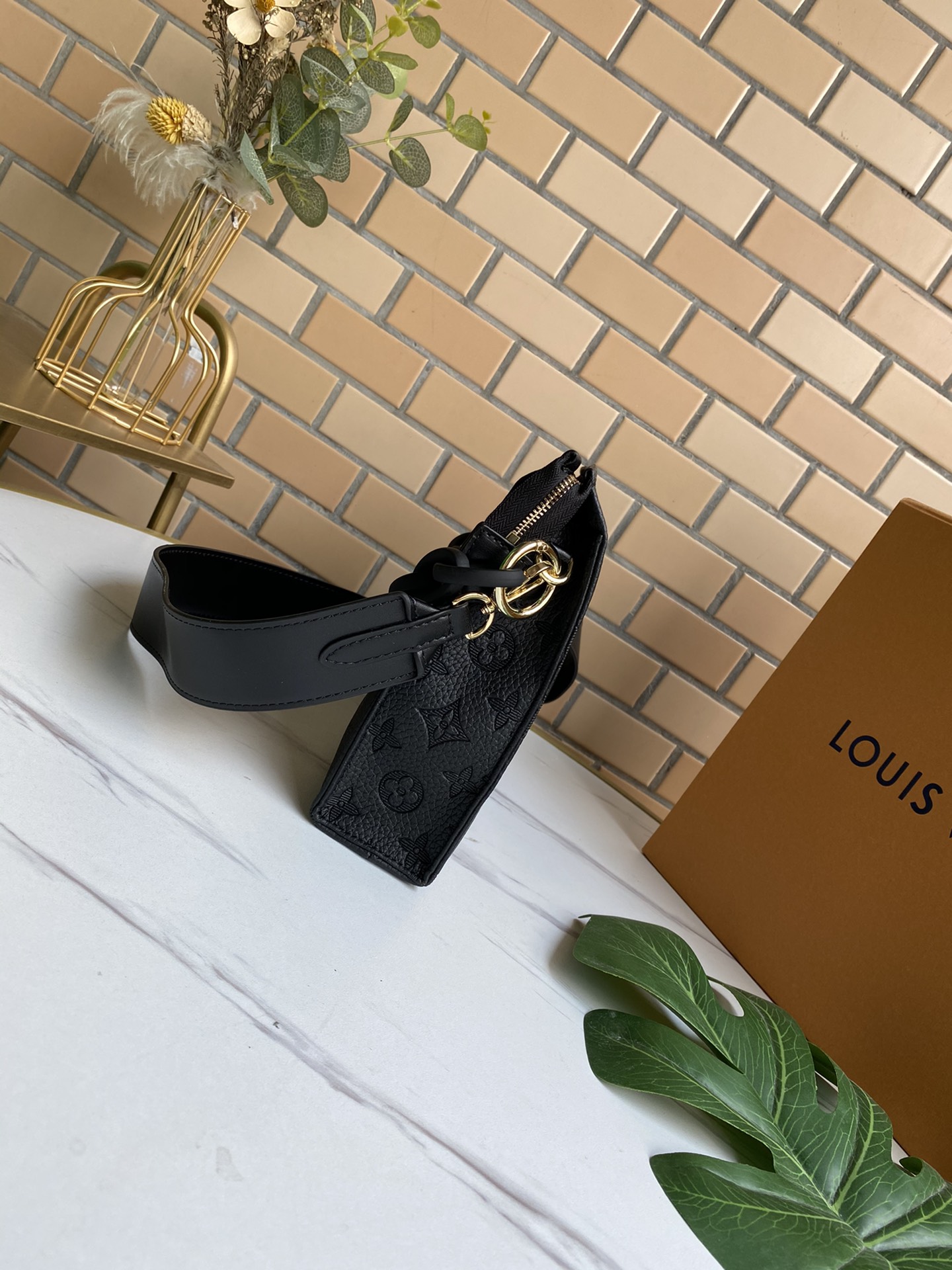 LV gallery
