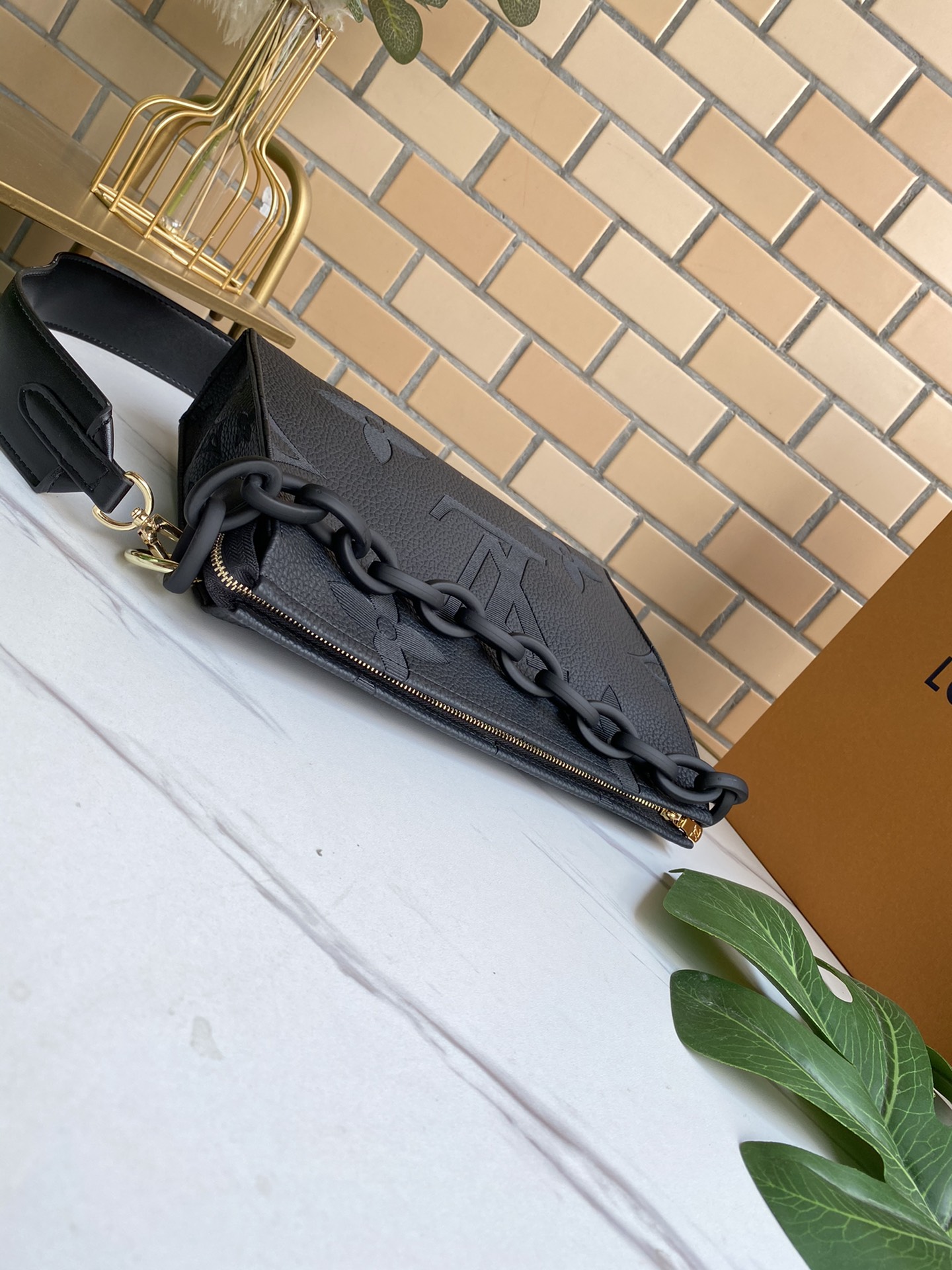 LV gallery