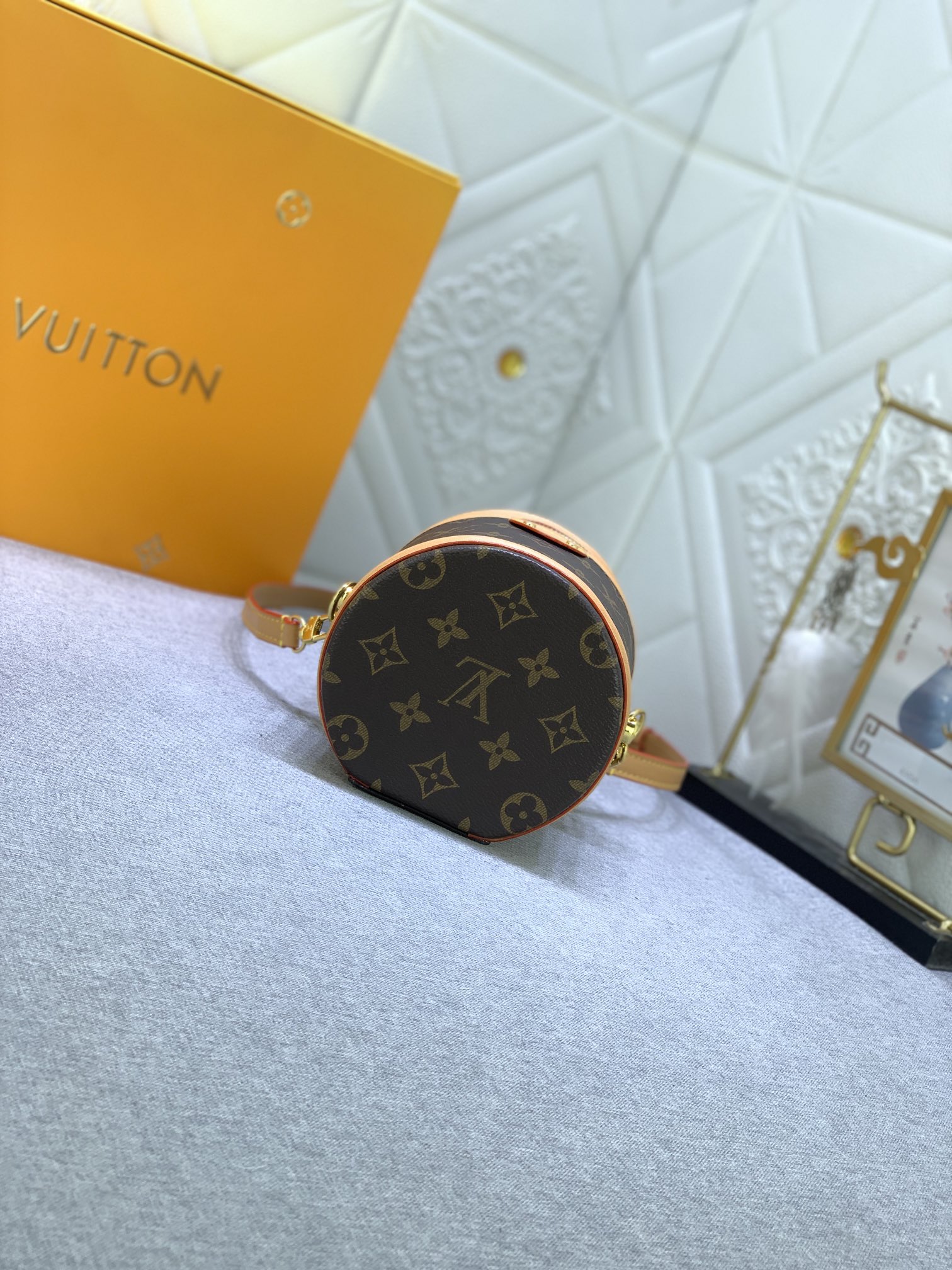 LV gallery