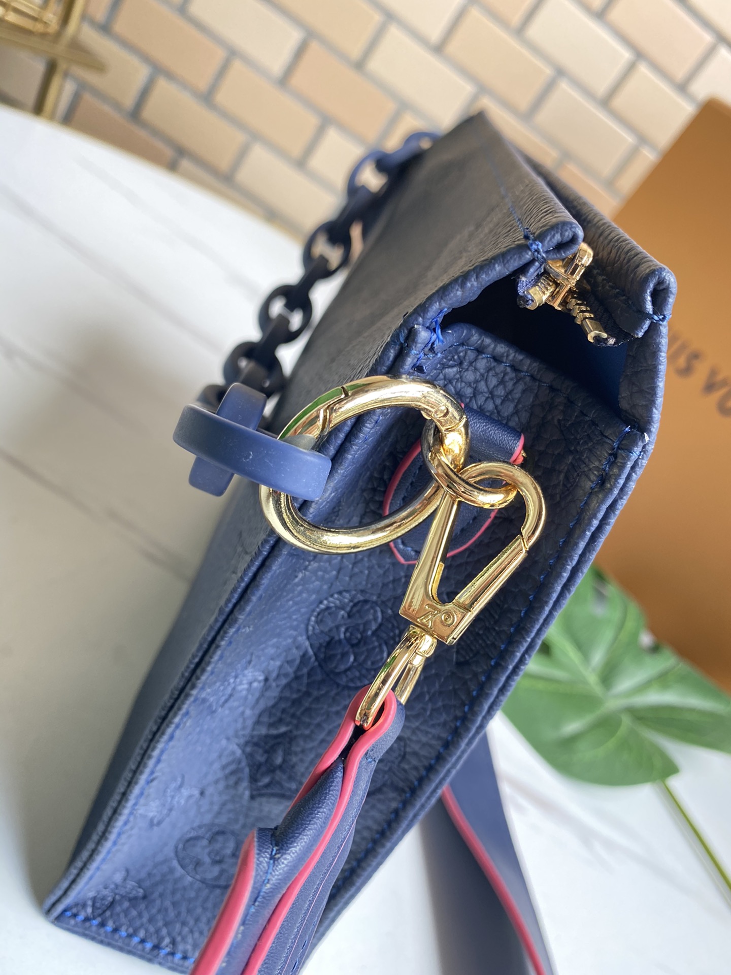 LV gallery