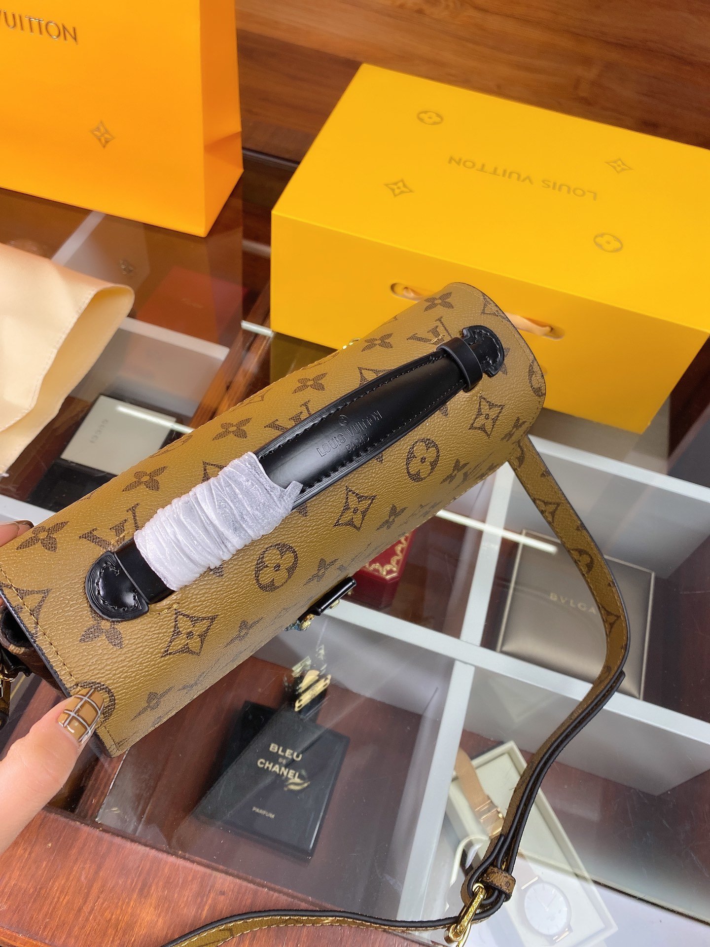LV gallery