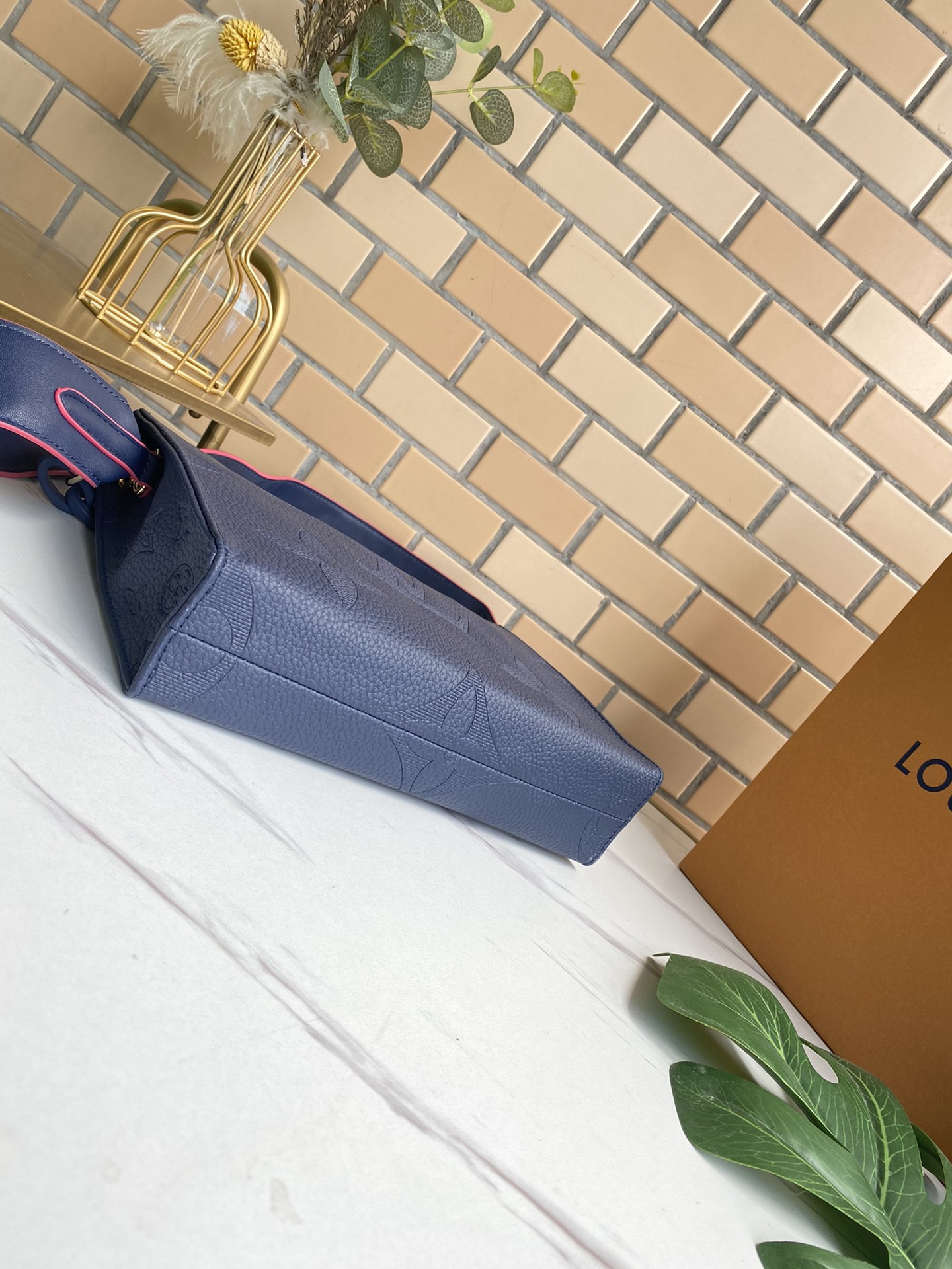 LV gallery