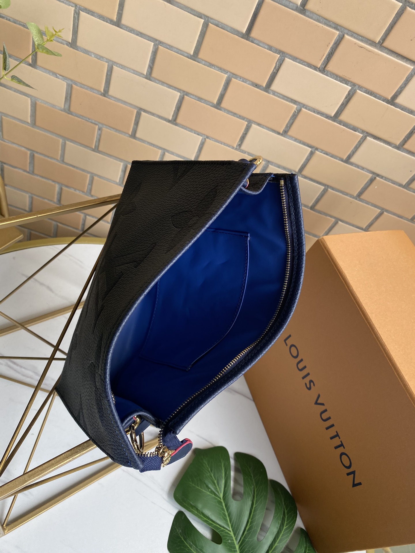 LV gallery