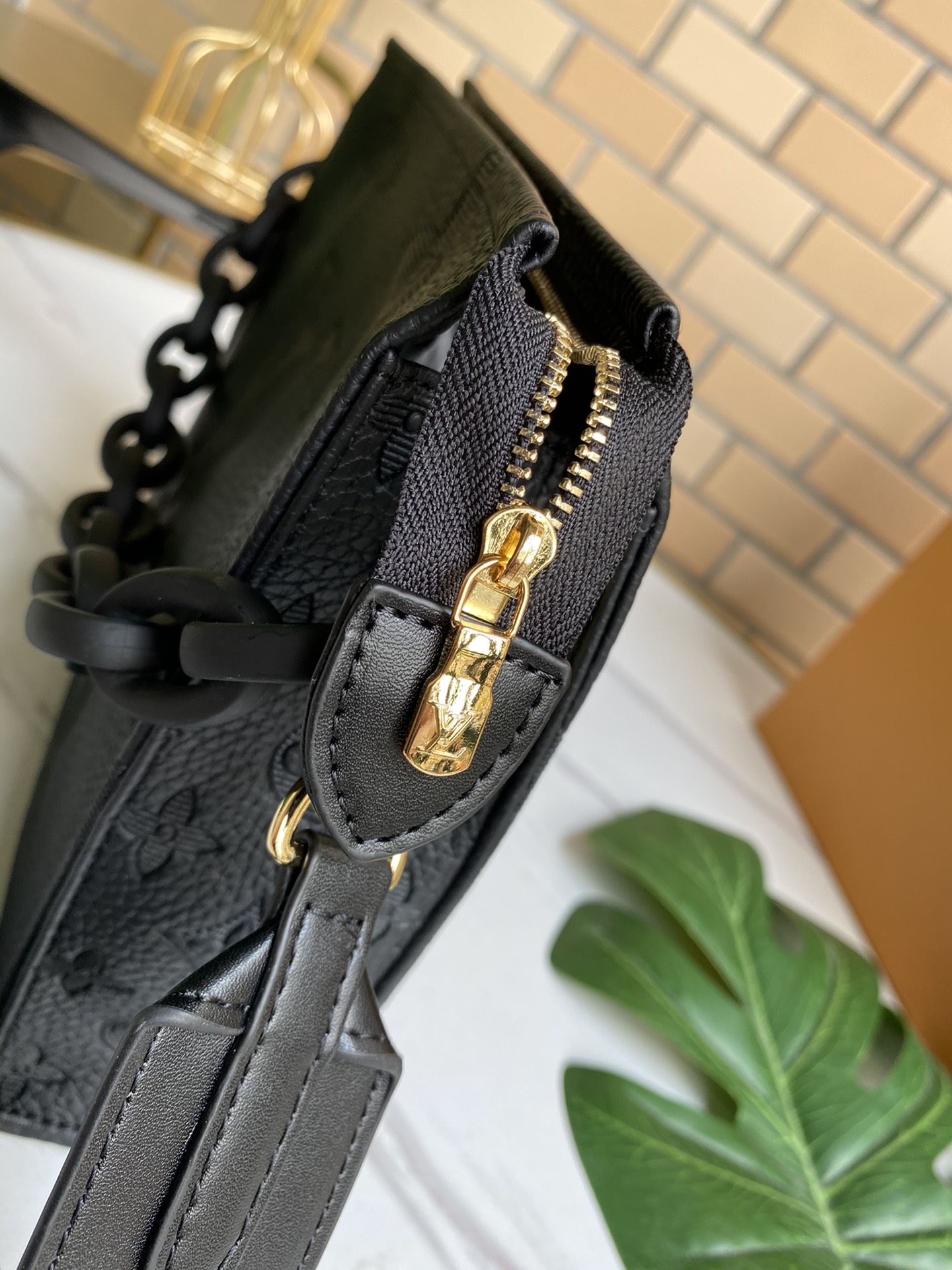 LV gallery