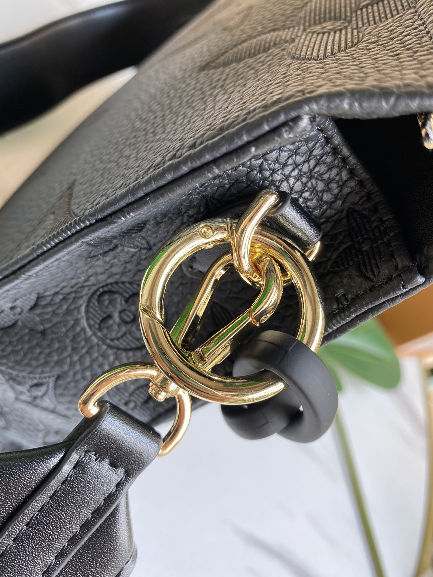 LV gallery
