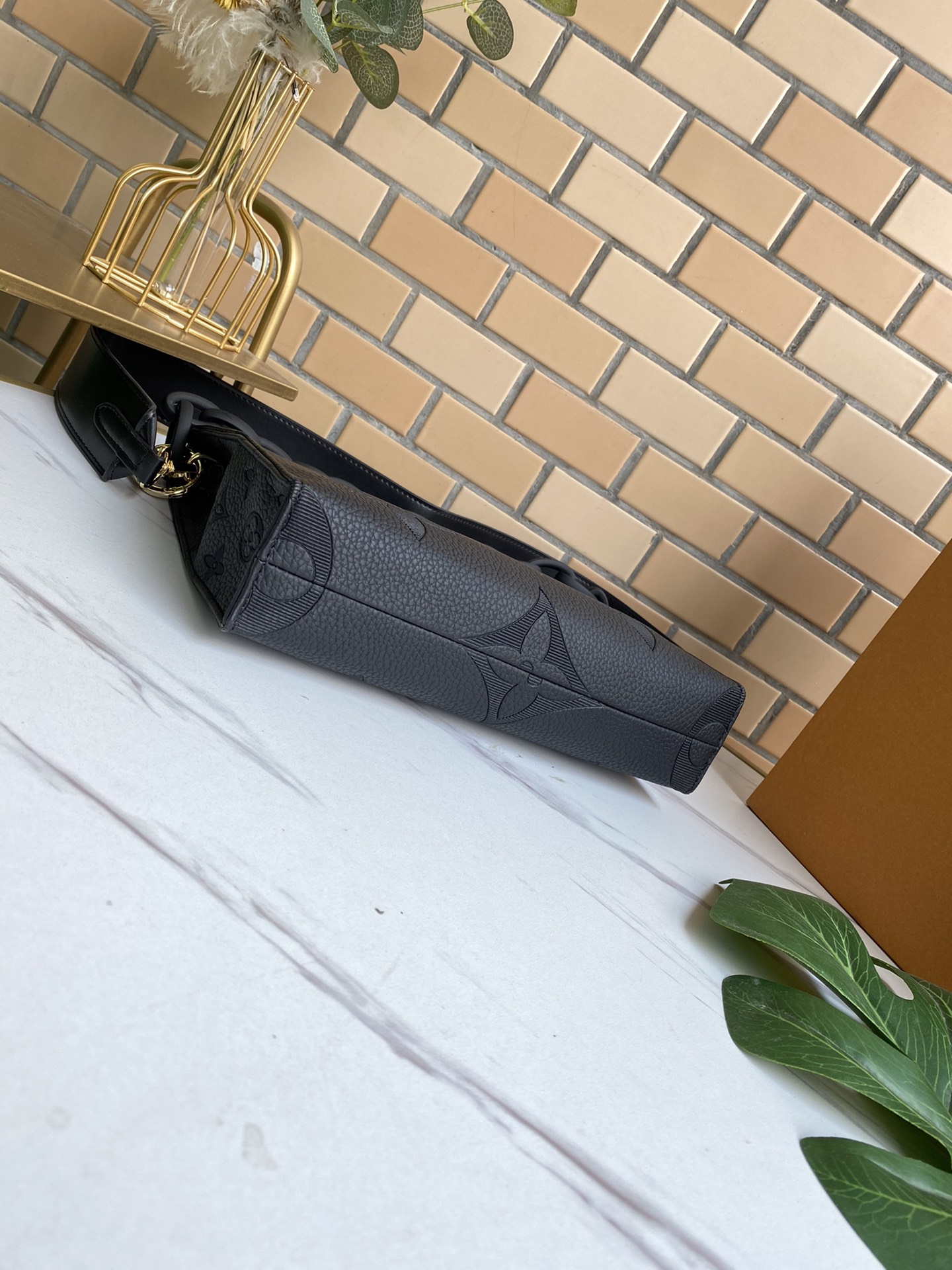 LV gallery