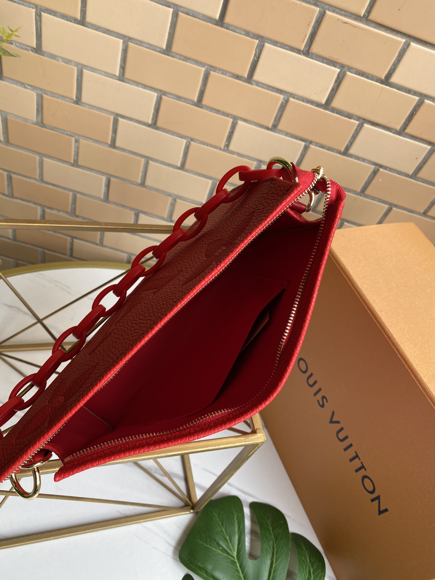LV gallery