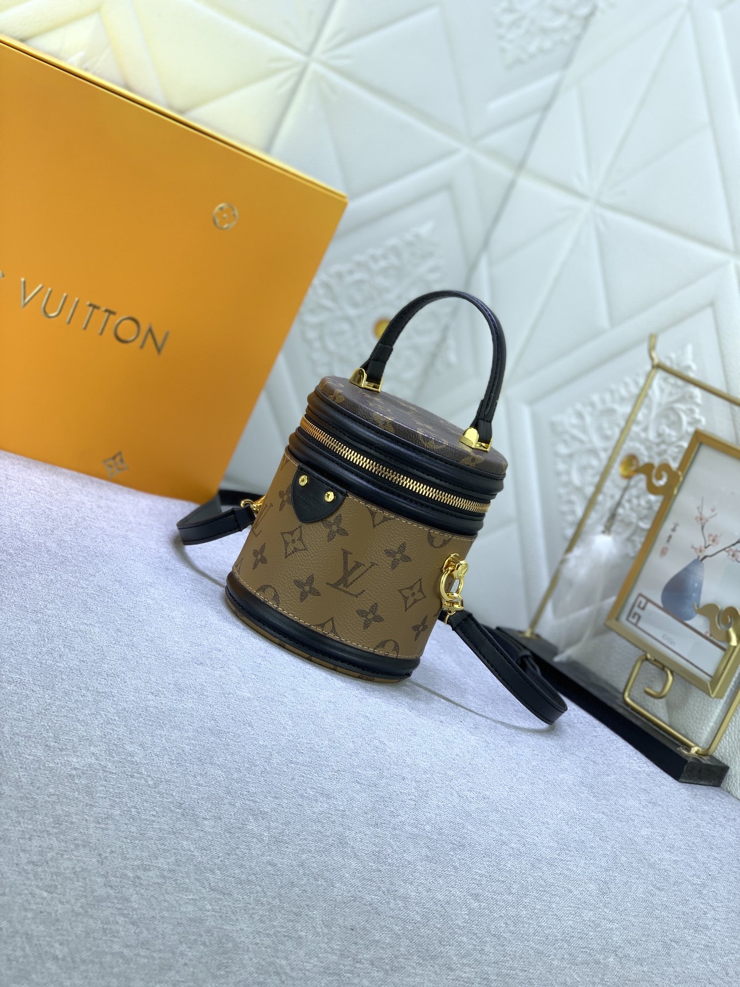 LV gallery