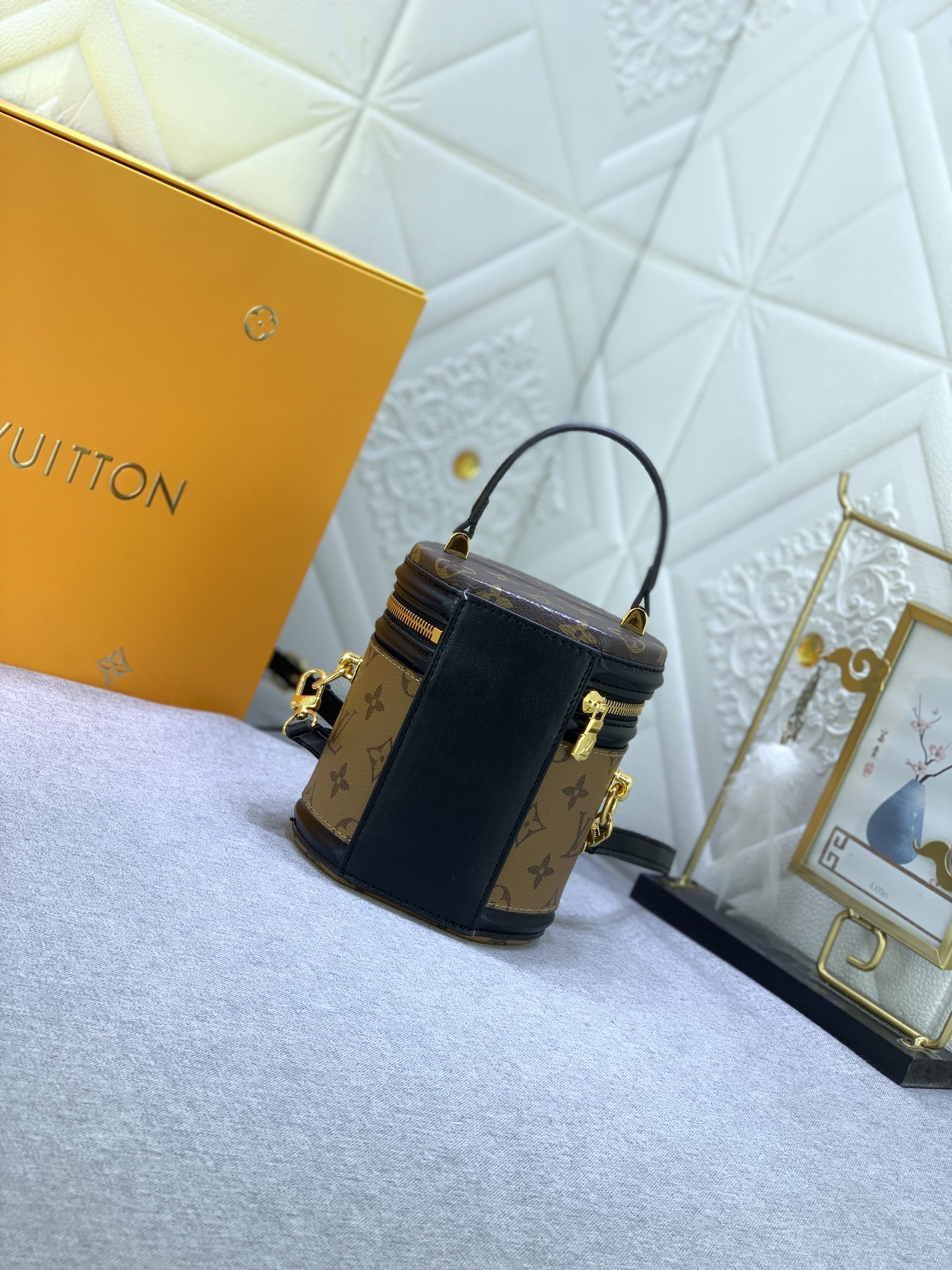 LV gallery