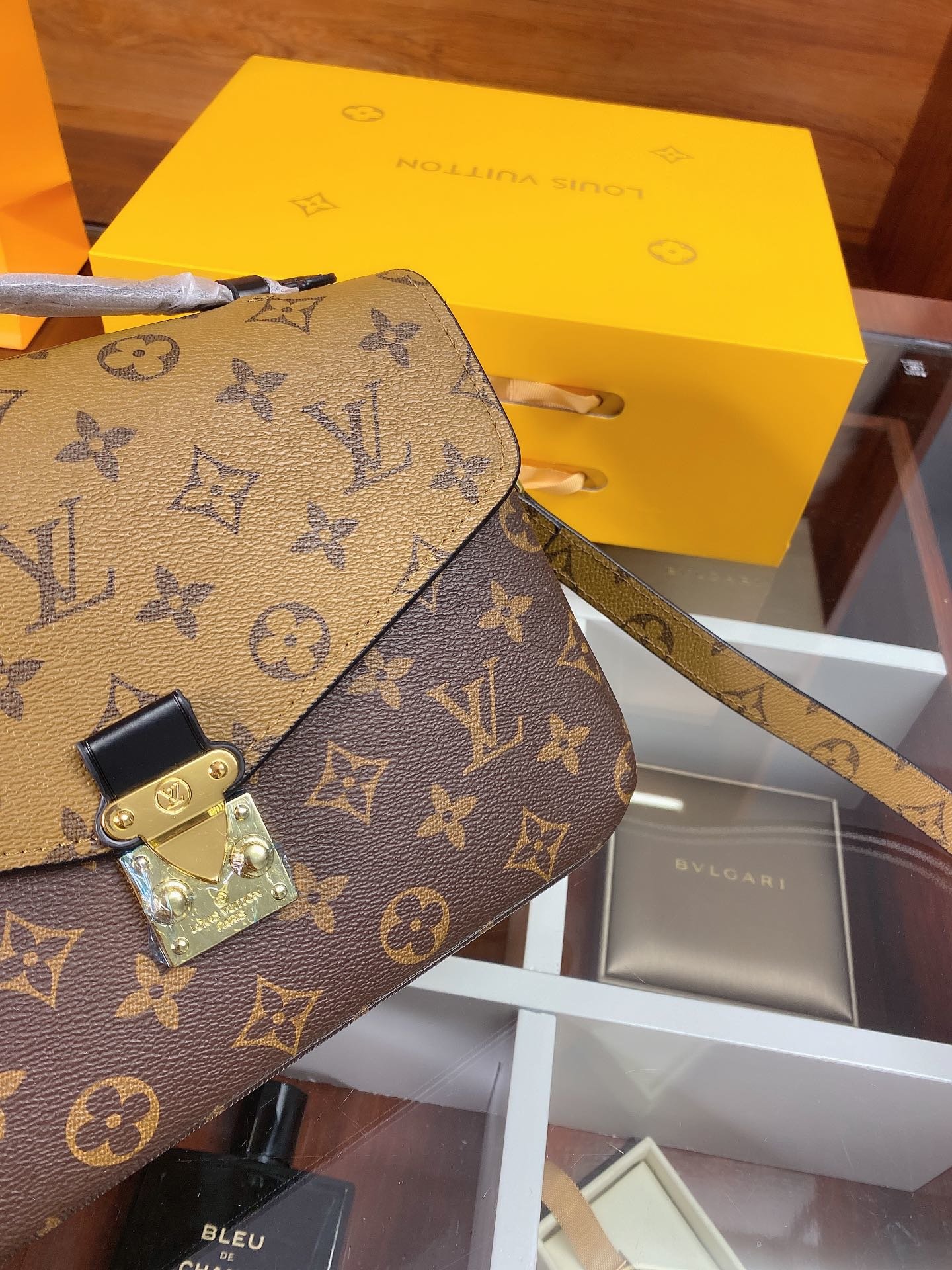 LV gallery
