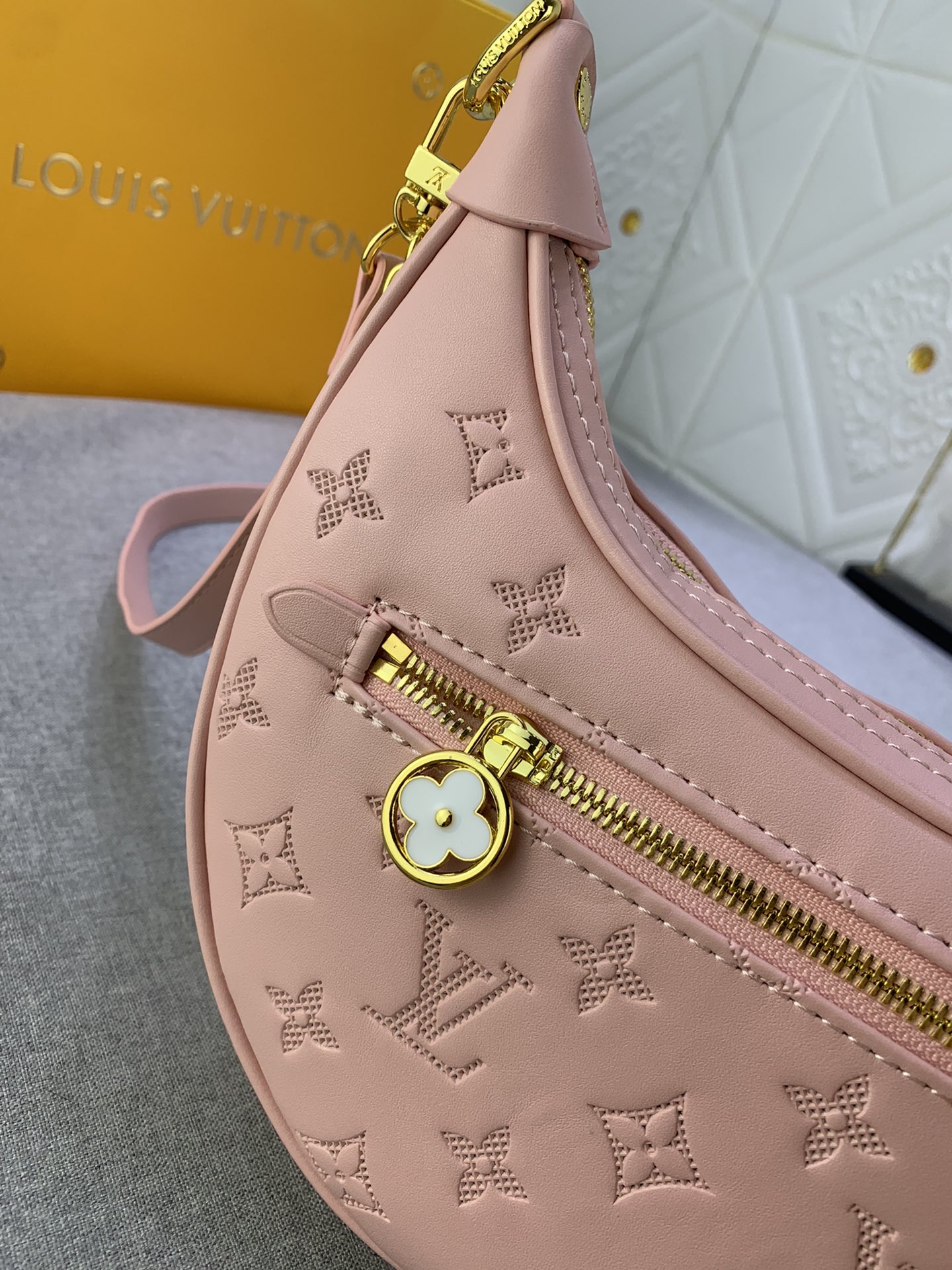 LV gallery
