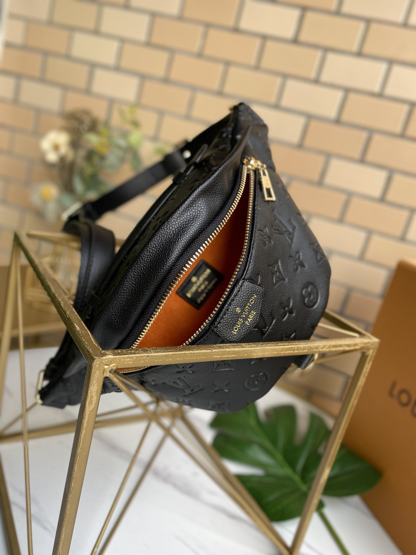 LV gallery