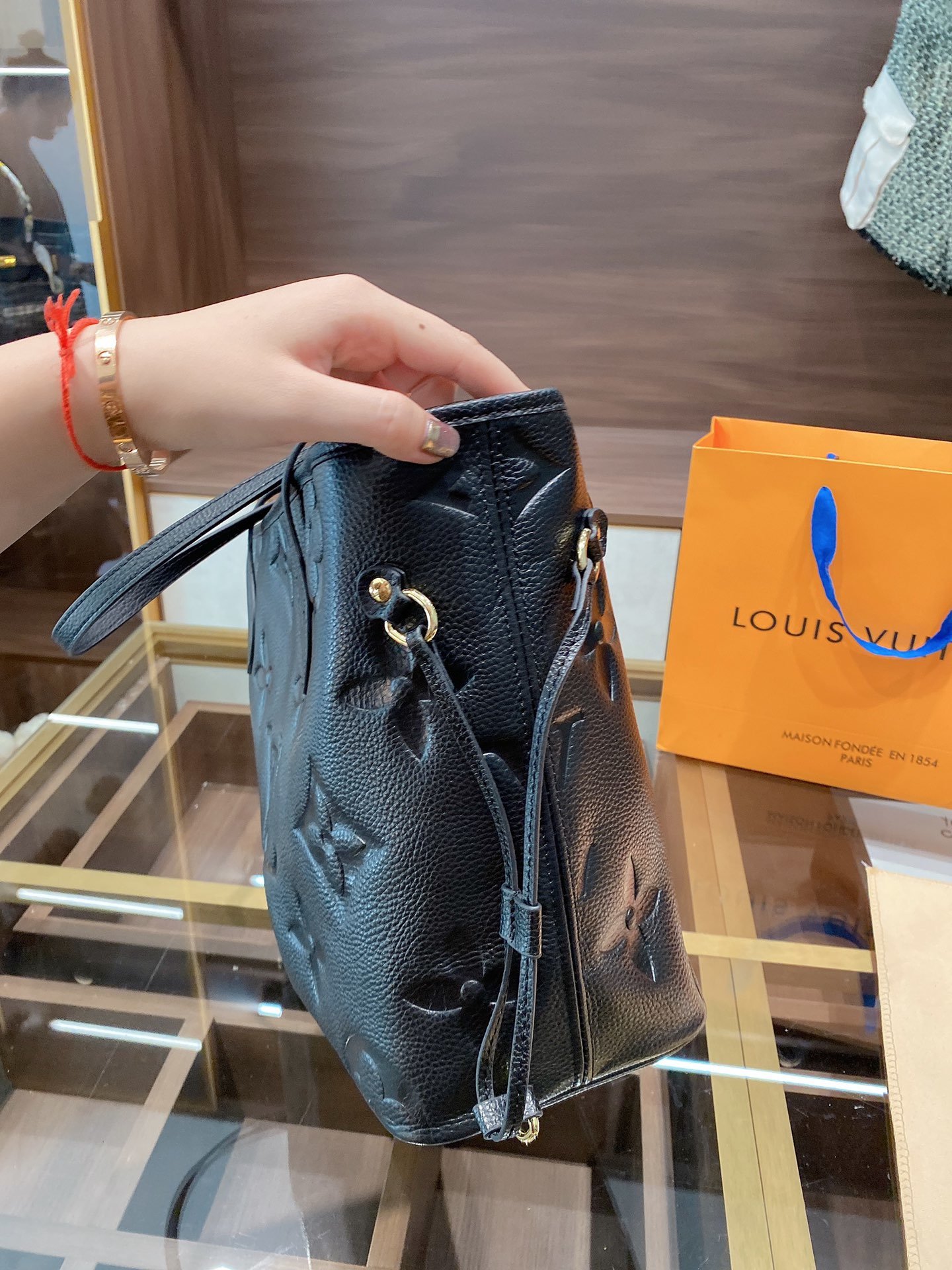 LV gallery
