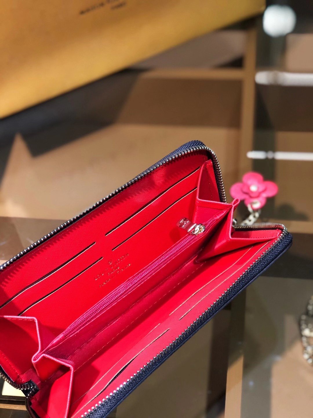 LV gallery
