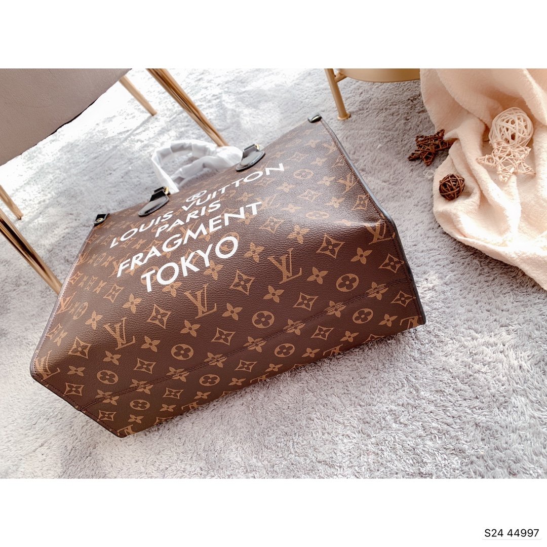 LV $88 gallery