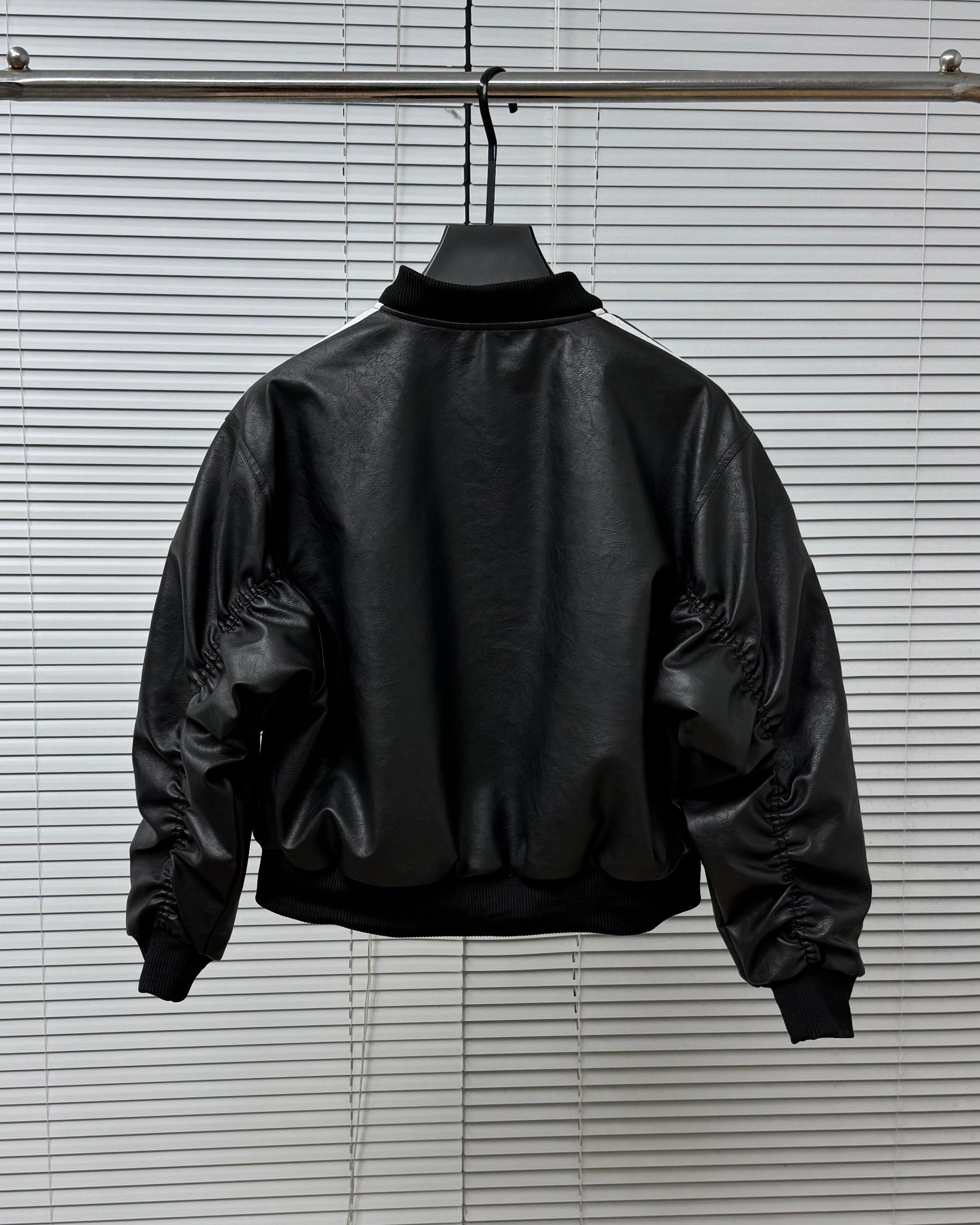 Z7705 Adidas  75.99$ gallery